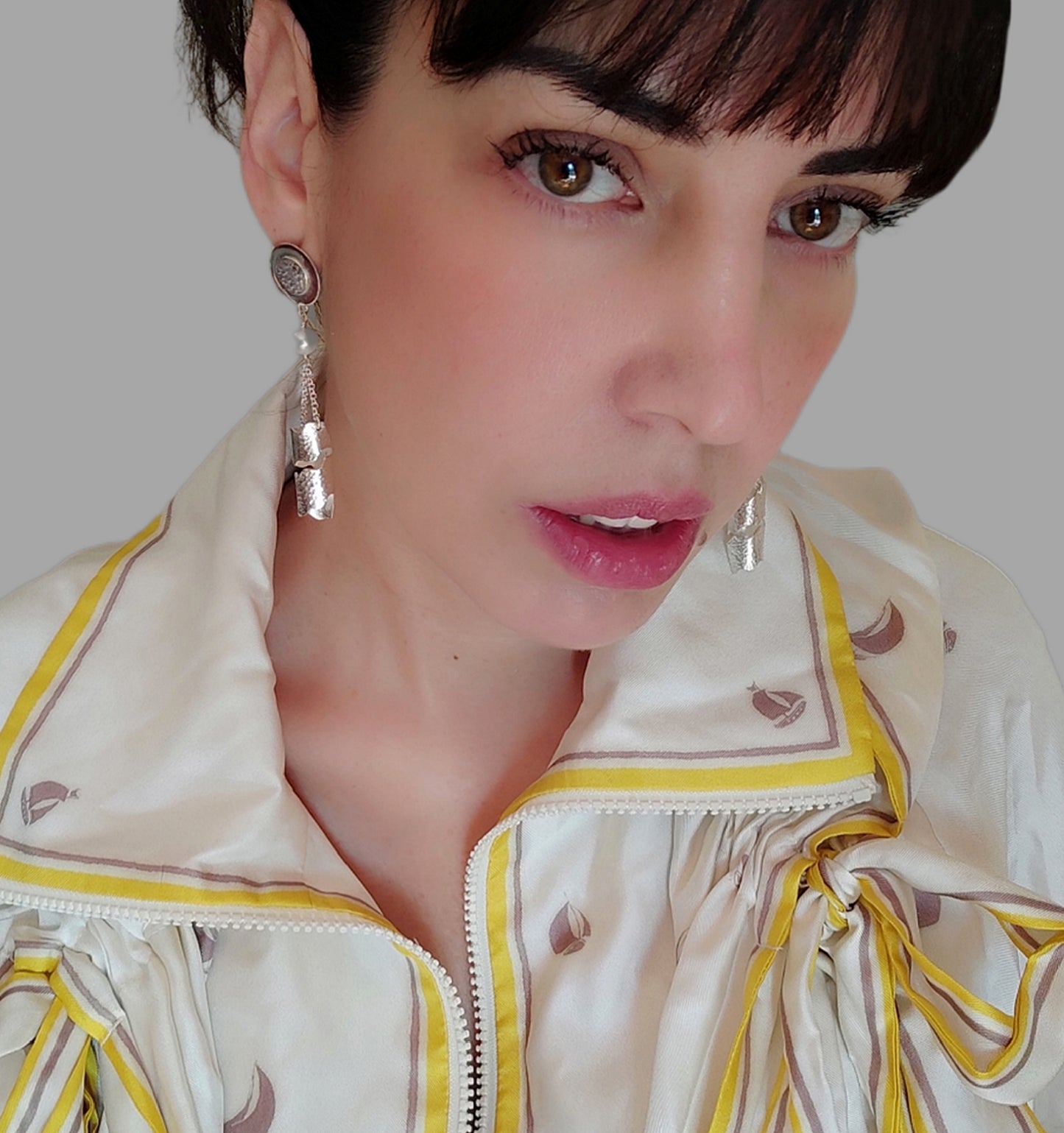 ST77 Earrings in hammered 925 silver with freshwater pearls.