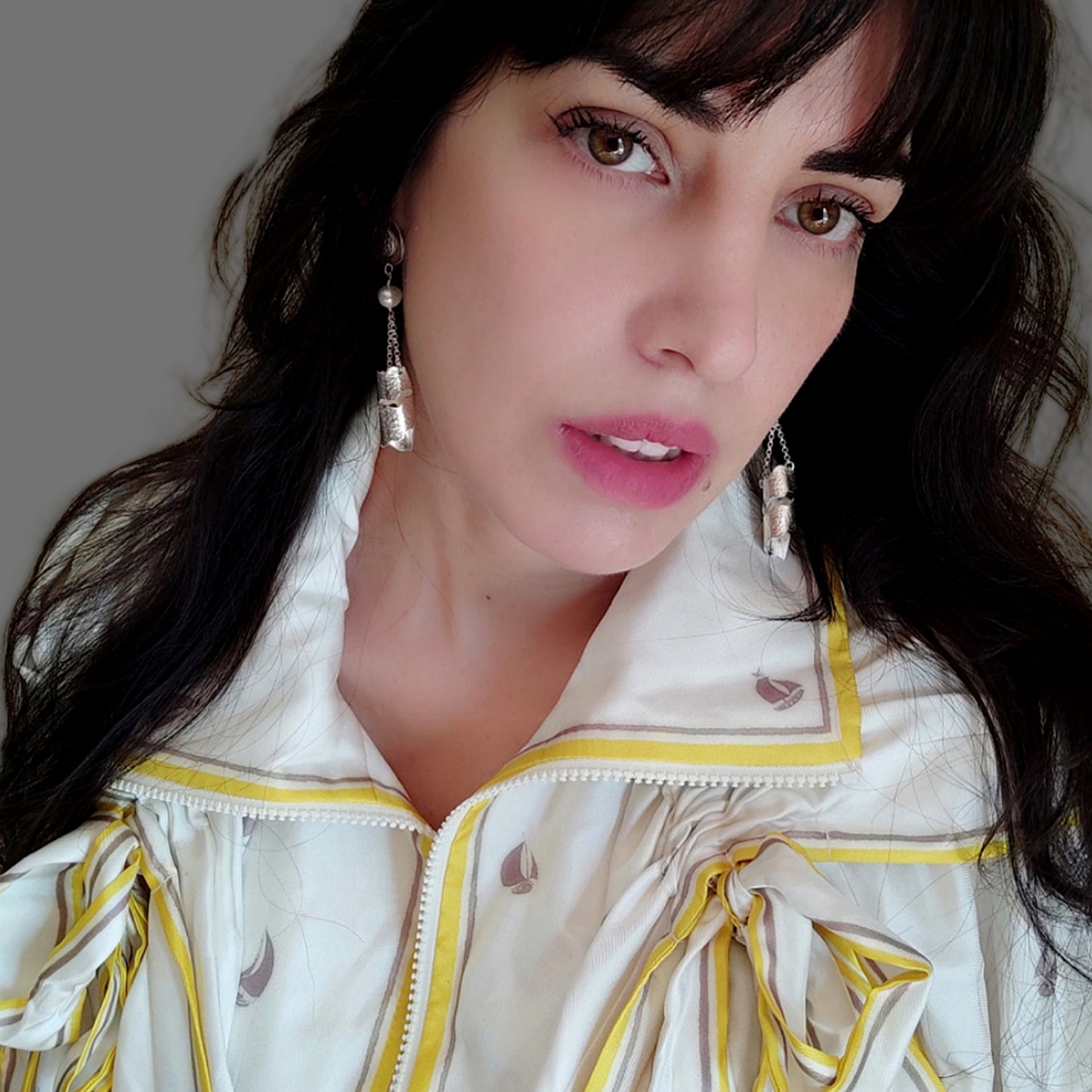 ST77 Earrings in hammered 925 silver with freshwater pearls.