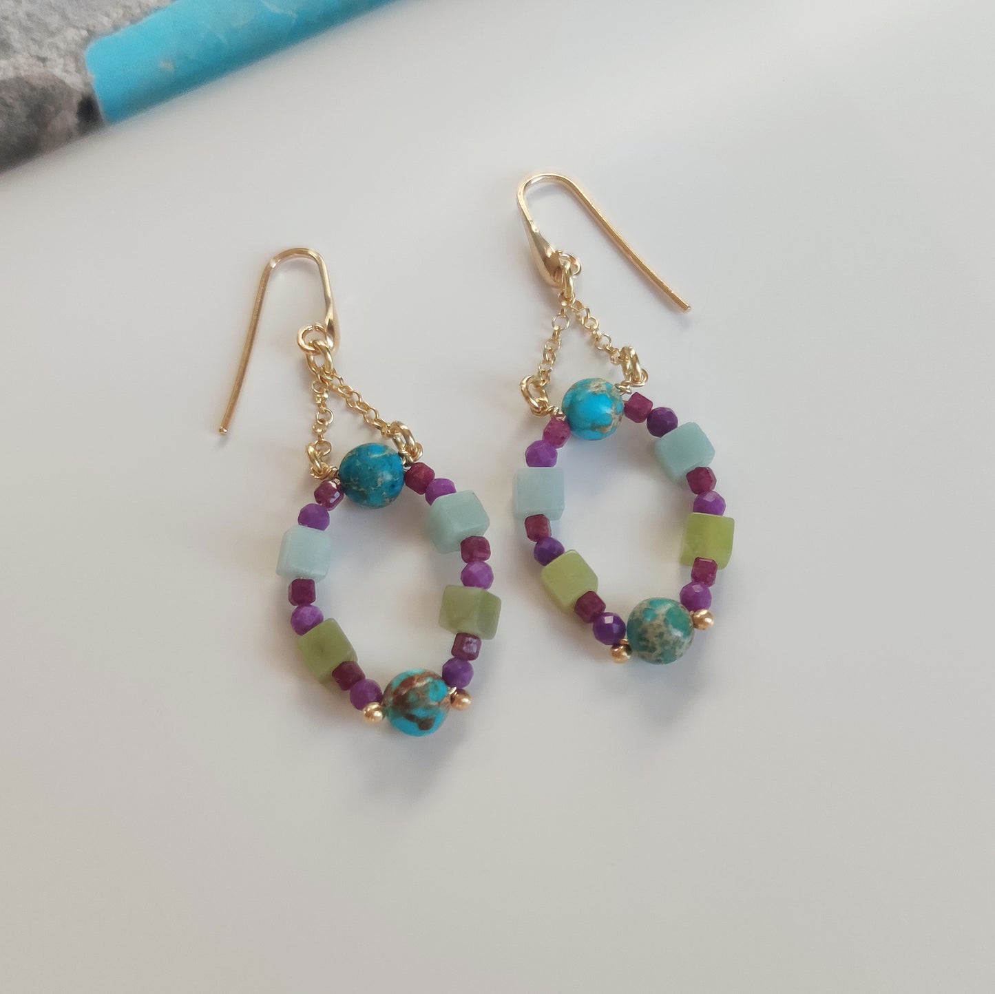 ST90 Orecchini in argento placcato oro 18k con pietre naturali