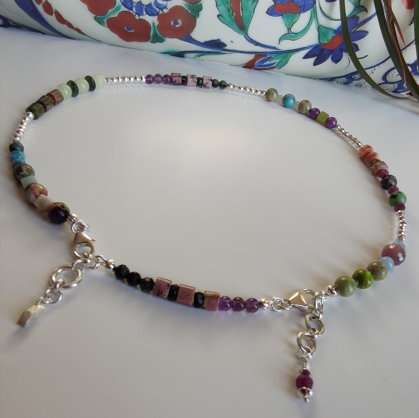 ST22 - Bracciale doppio/collana in argento 925 con pezzo estensibile, perle d'acqua dolce e pietre naturali