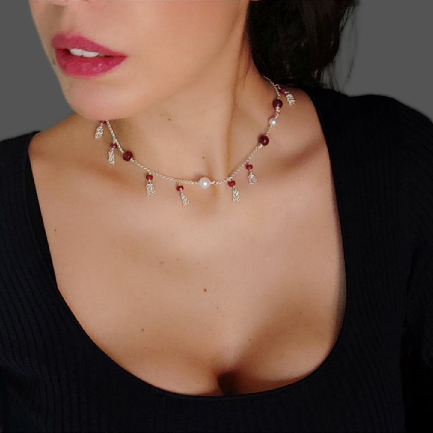 ST58 - Collana in argento con rubini sfaccettati e perle d'acqua dolce