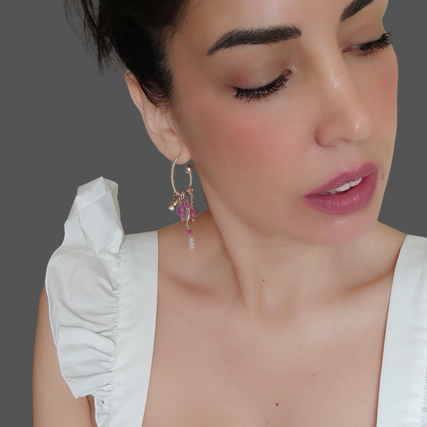 ST5 - Orecchini a cerchio in argento e rubini grezzi