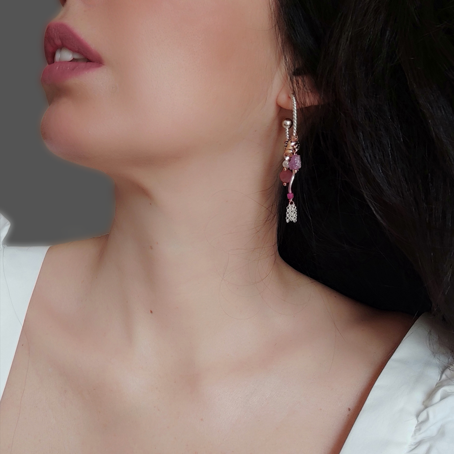 ST5 - Orecchini a cerchio in argento e rubini grezzi