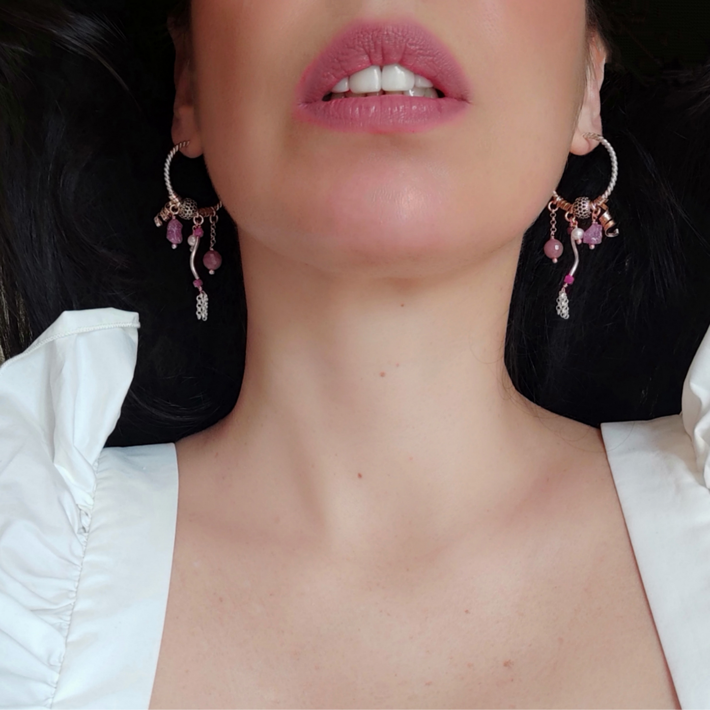 ST5 - Orecchini a cerchio in argento e rubini grezzi