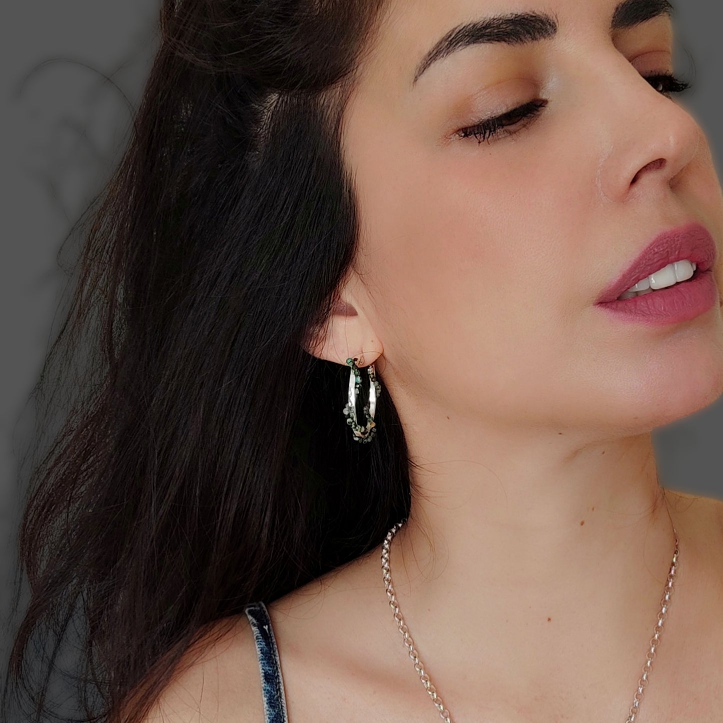 ST7 - Orecchini a cerchio in argento martellato con turchese africano