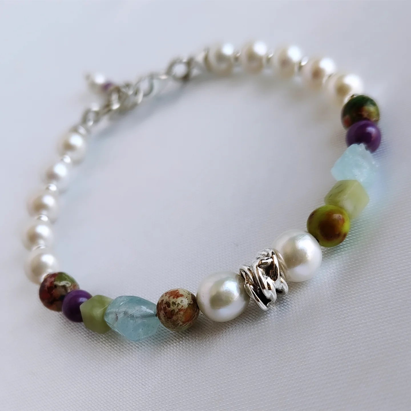 ST8 - Bracciale in Argento 925 con Gemme Naturali e Perle d’Acqua Dolce