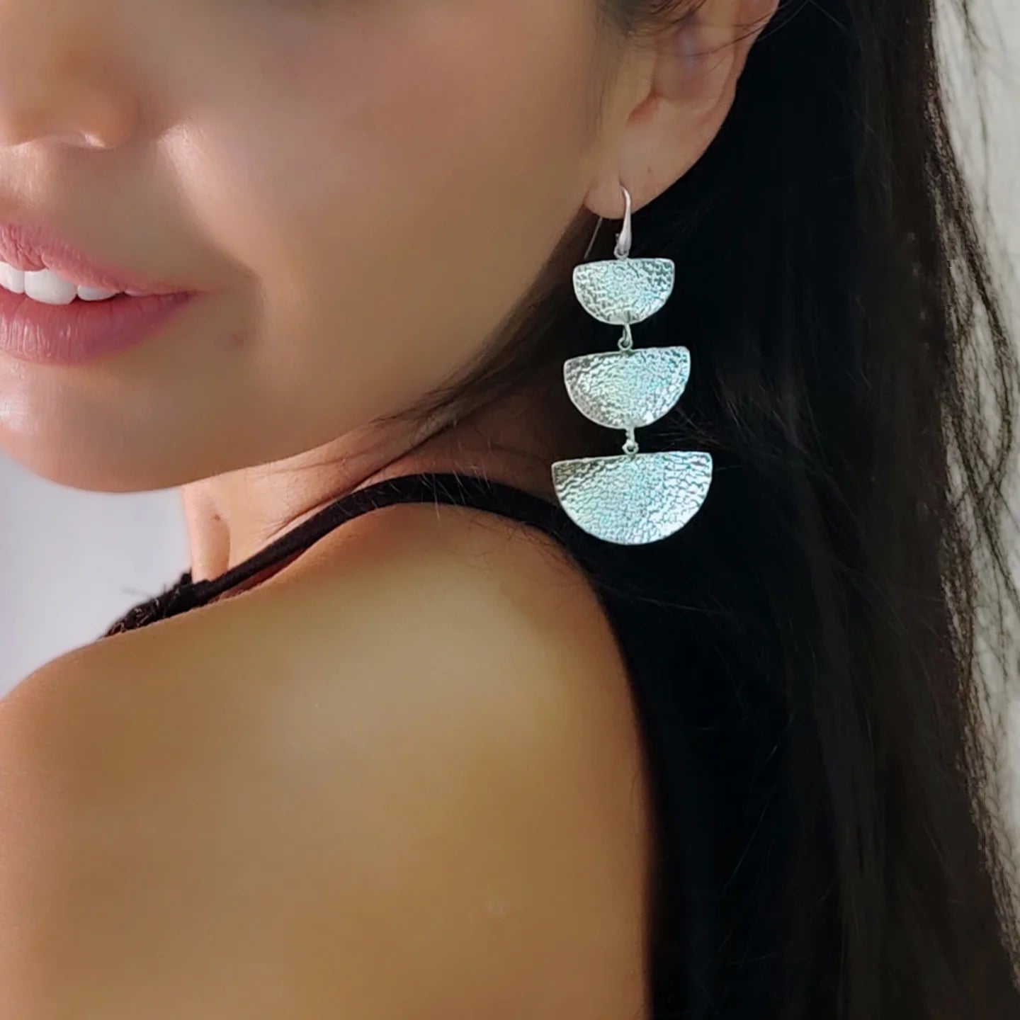 ST1 - Orecchini pendenti in argento martellato 925