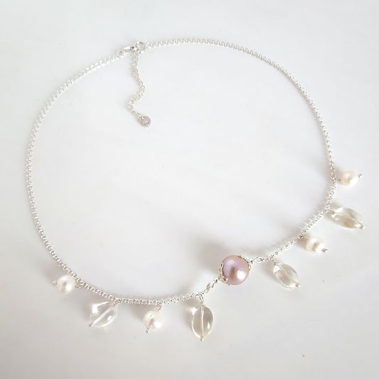ST007- Collana chandelier con perle viola/rosa Akoya, perle bianche tonde e cristalli