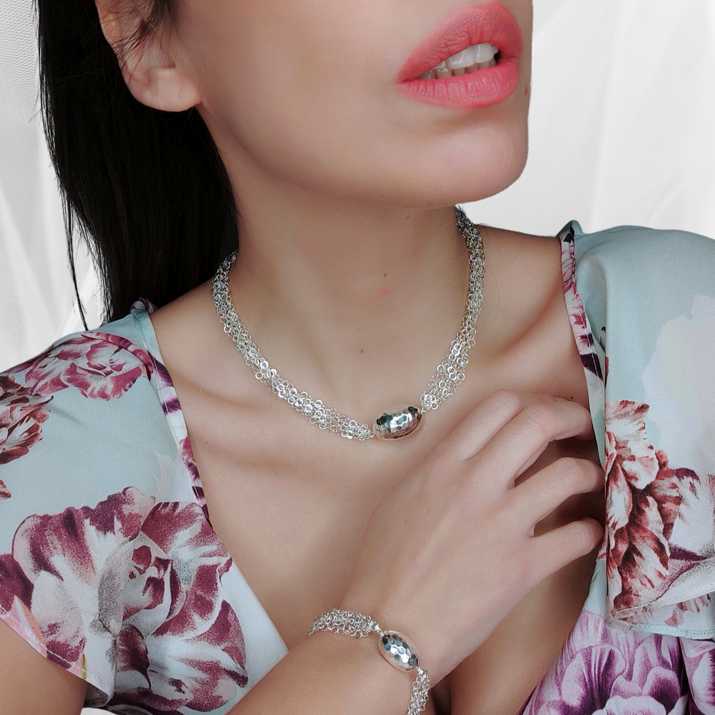 ST78 - Collana girocollo in argento 925 fatto a maglia con ovale martellato