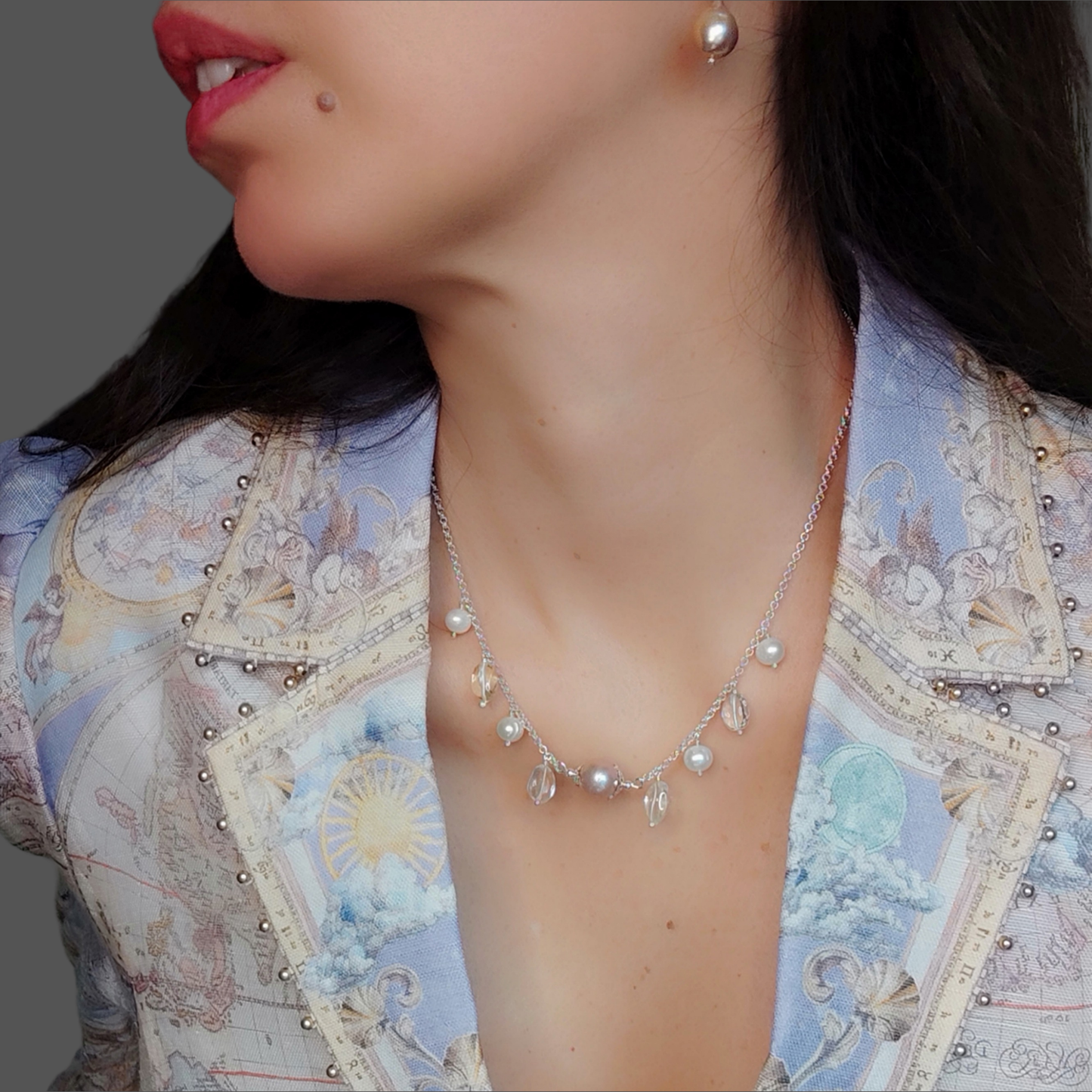 ST75 - Collana chandelier con perla d'acqua dolce e cristalli