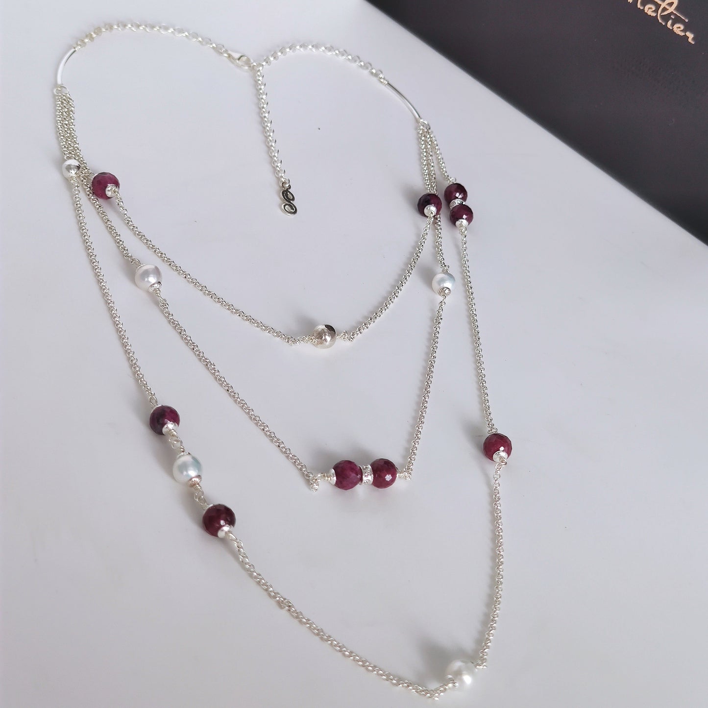 ST21  - Collana tre fili con rubini e perle