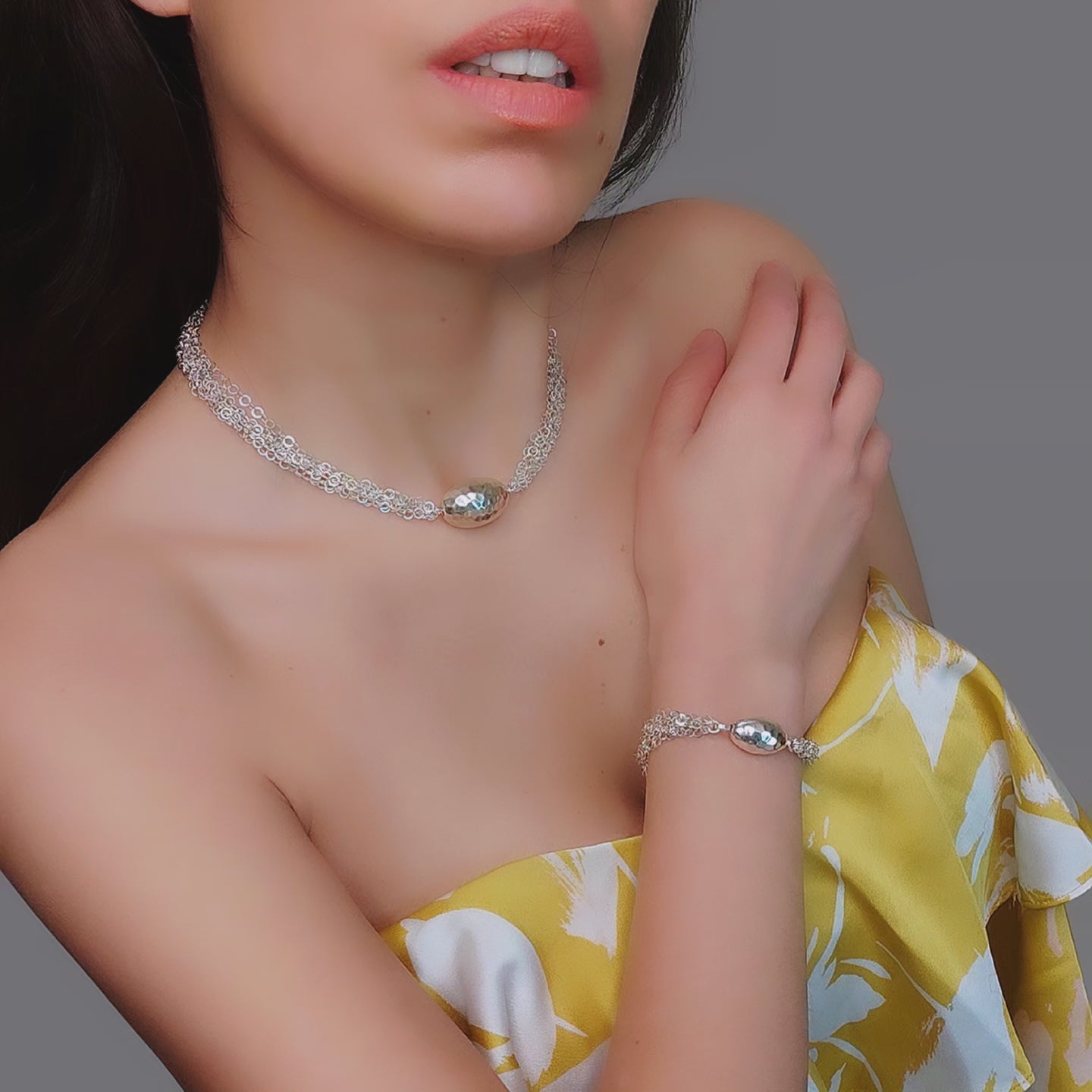 ST78 - Collana girocollo in argento 925 fatto a maglia con ovale martellato