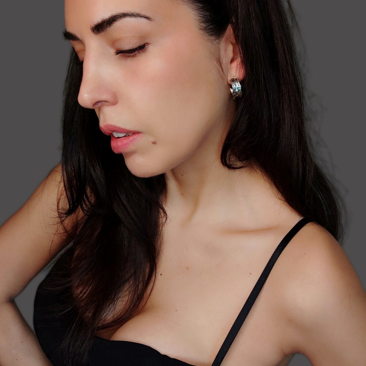 ST10 - Anello in argento martellato