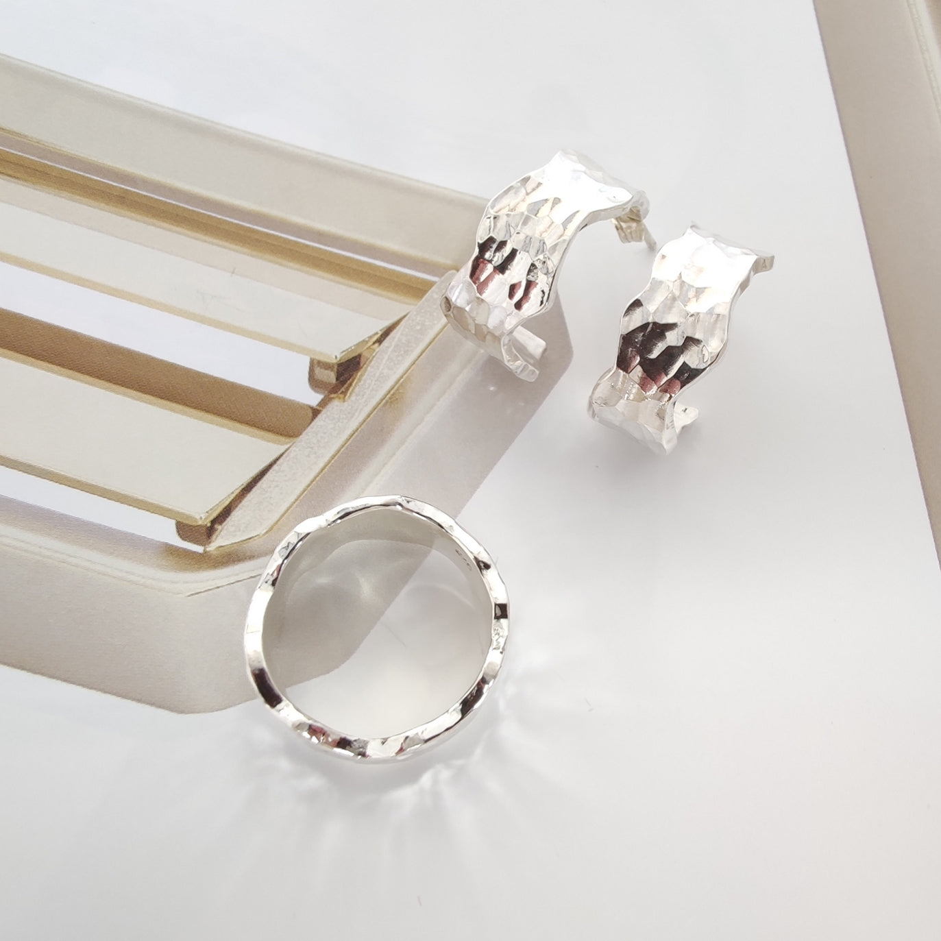 ST11 - Orecchini in argento 925 martellato