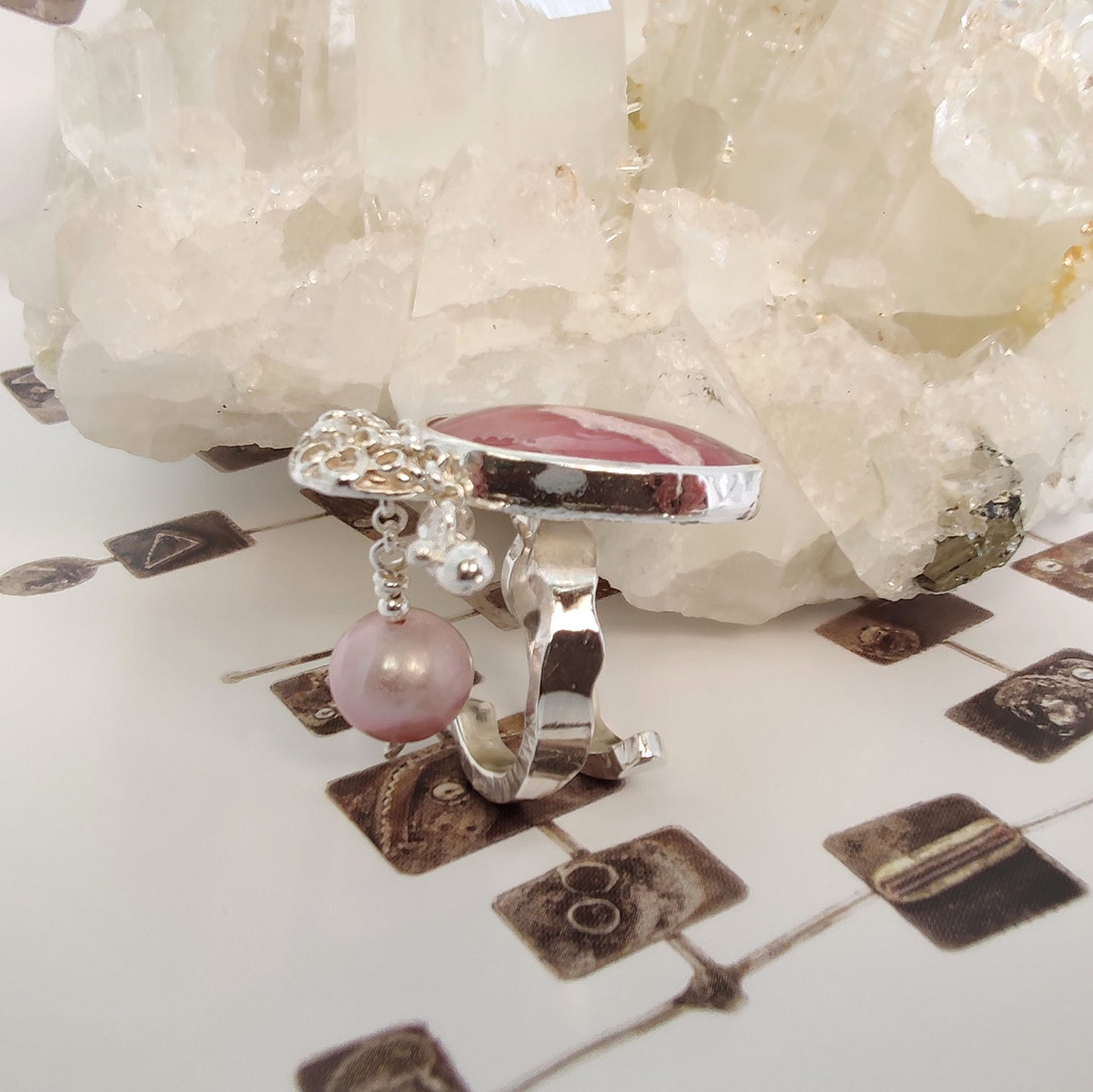 ST49 - Anello in argento 925 con rodocrosite e perla naturale d'acqua dolce