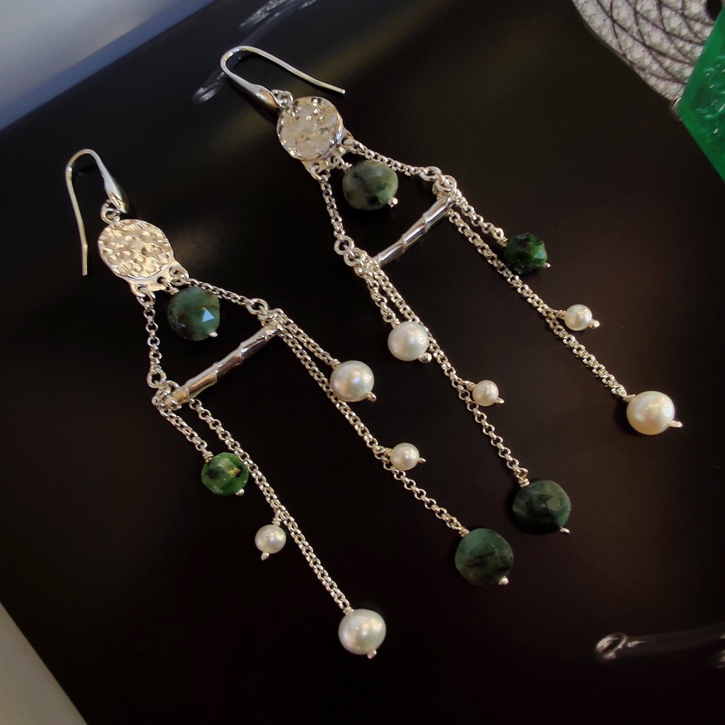 ST50 - Orecchini in argento 925 con pietre in smeraldo e rubini zoisite sfaccettati