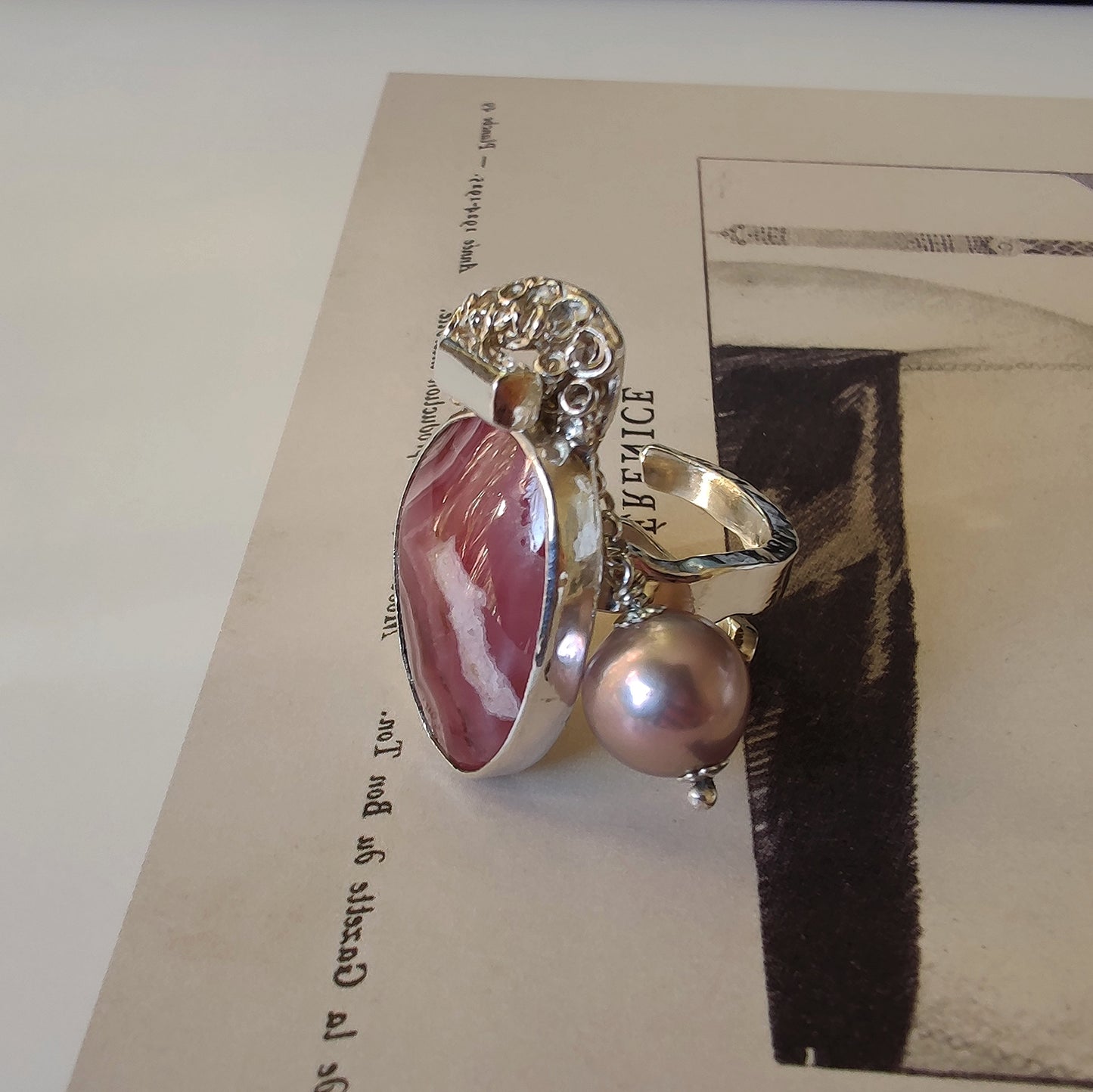 ST49 - Anello in argento 925 con rodocrosite e perla naturale d'acqua dolce