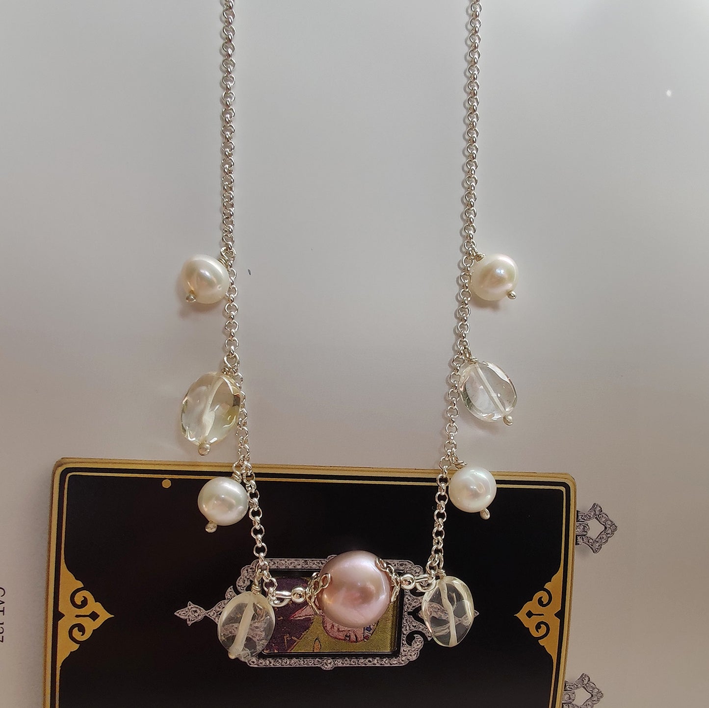 ST75 - Collana chandelier con perla d'acqua dolce e cristalli