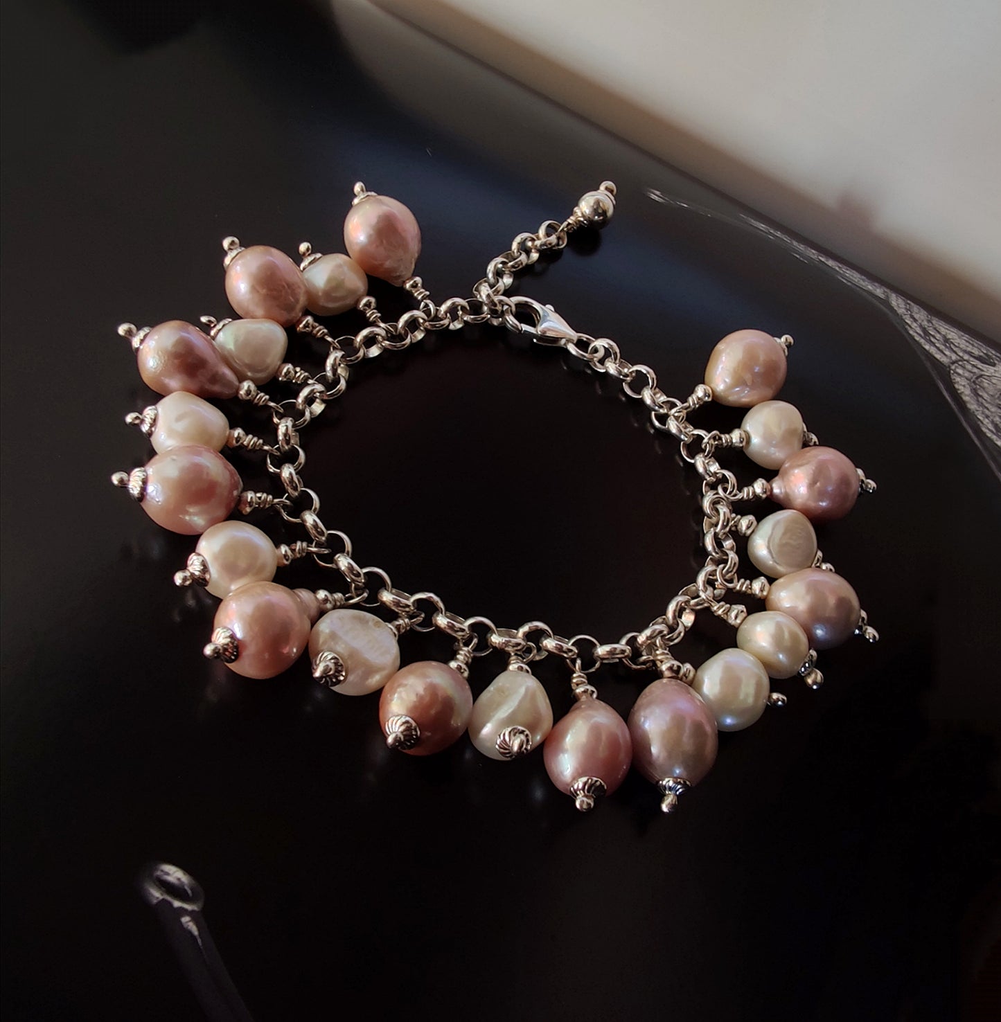 ST67 -  Bracciale in argento 925 con perle d'acqua dolce colore rosa antico e bianche