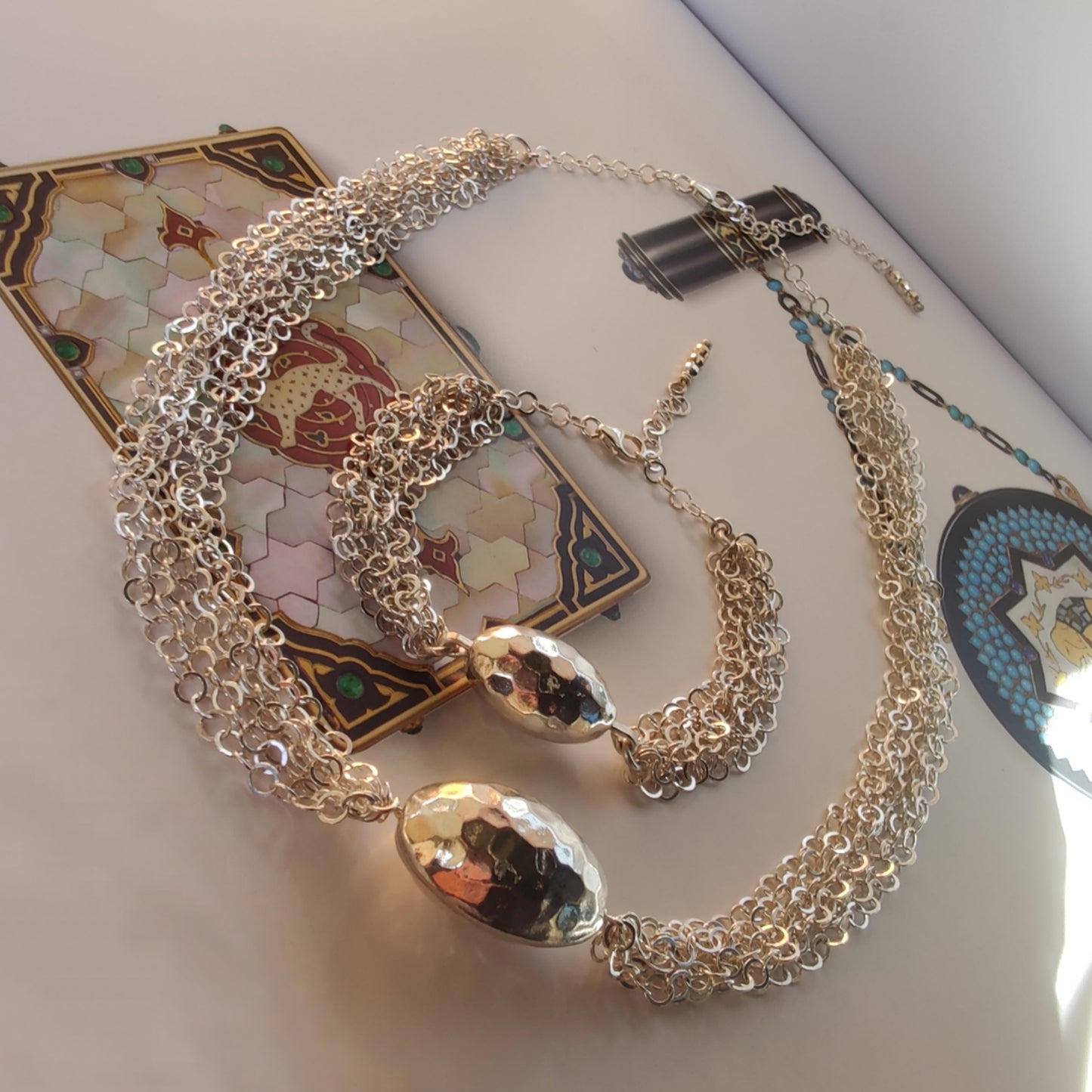 ST53 - Bracciale a maglia interamente in argento con ovale martellato
