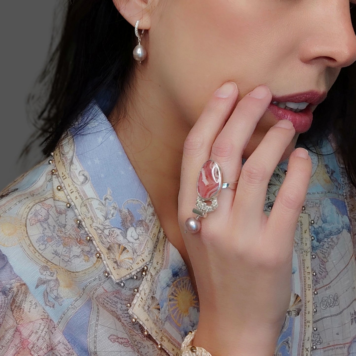 ST49 - Anello in argento 925 con rodocrosite e perla naturale d'acqua dolce