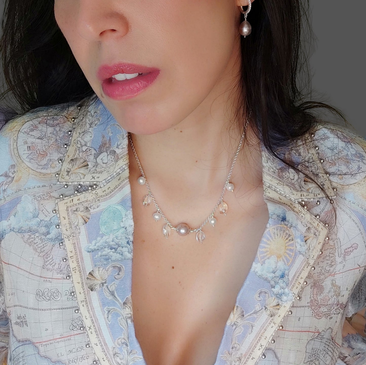 ST75 - Collana chandelier con perla d'acqua dolce e cristalli