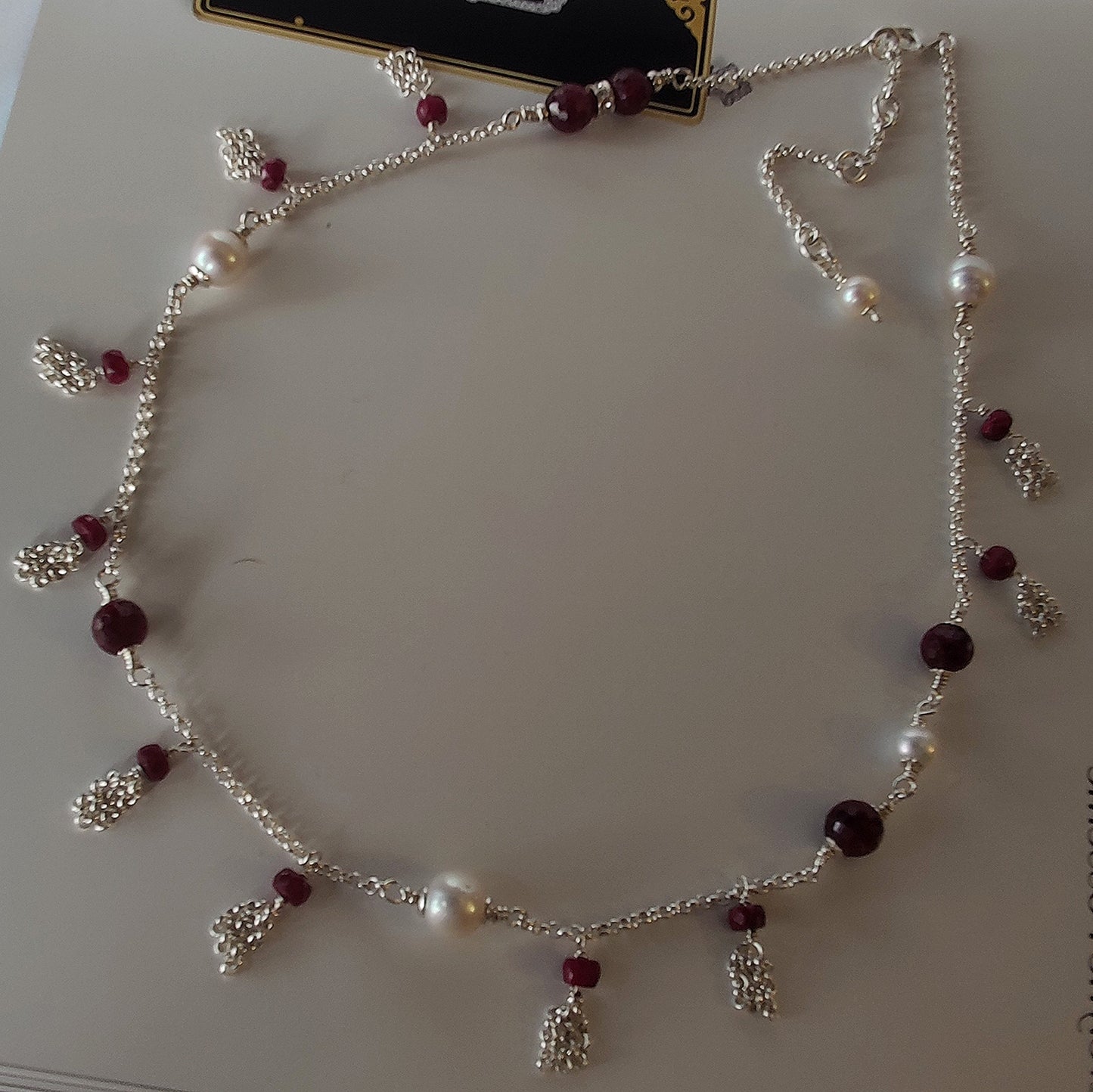 ST58 - Collana in argento con rubini sfaccettati e perle d'acqua dolce