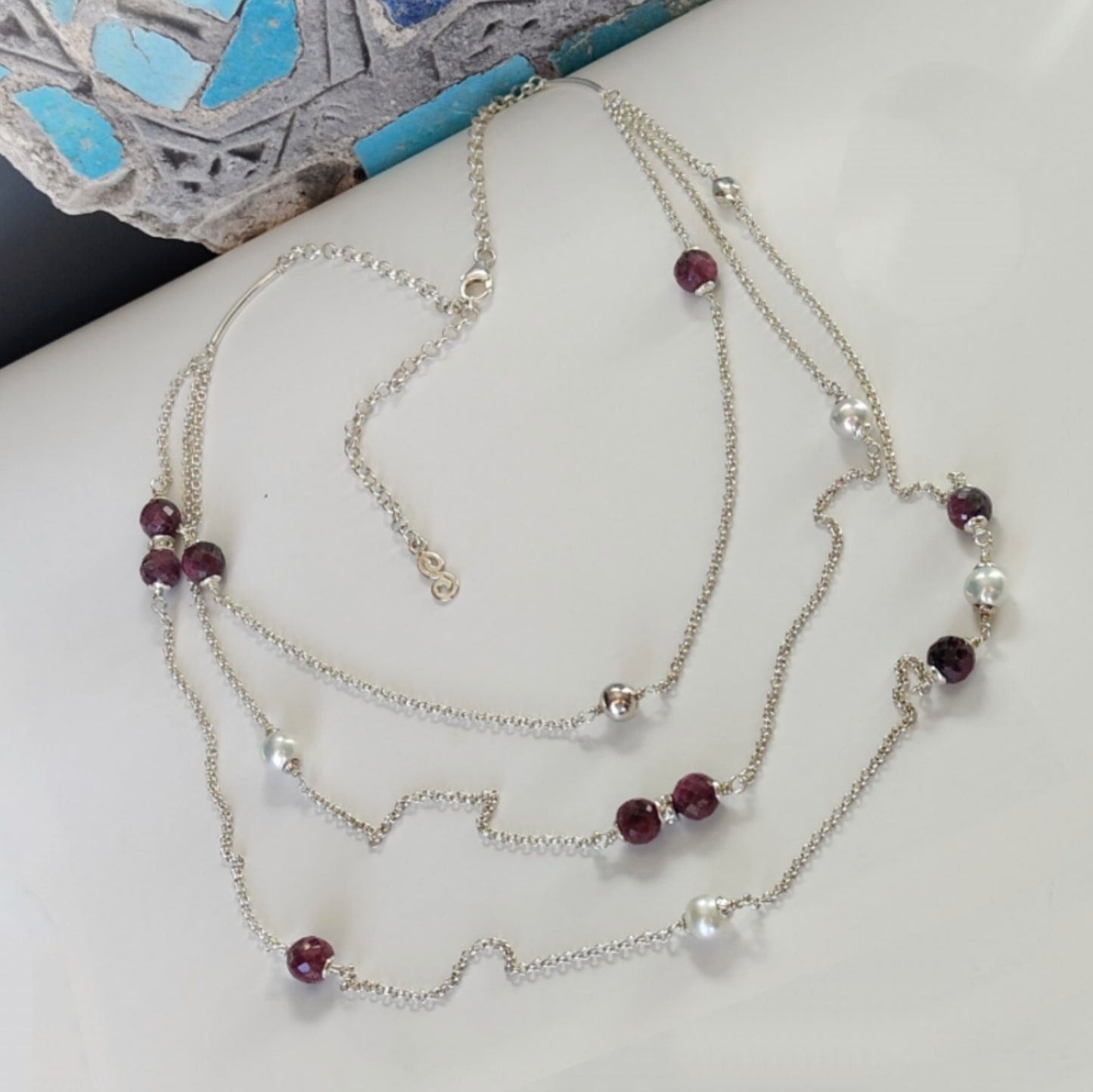 ST21  - Collana tre fili con rubini e perle