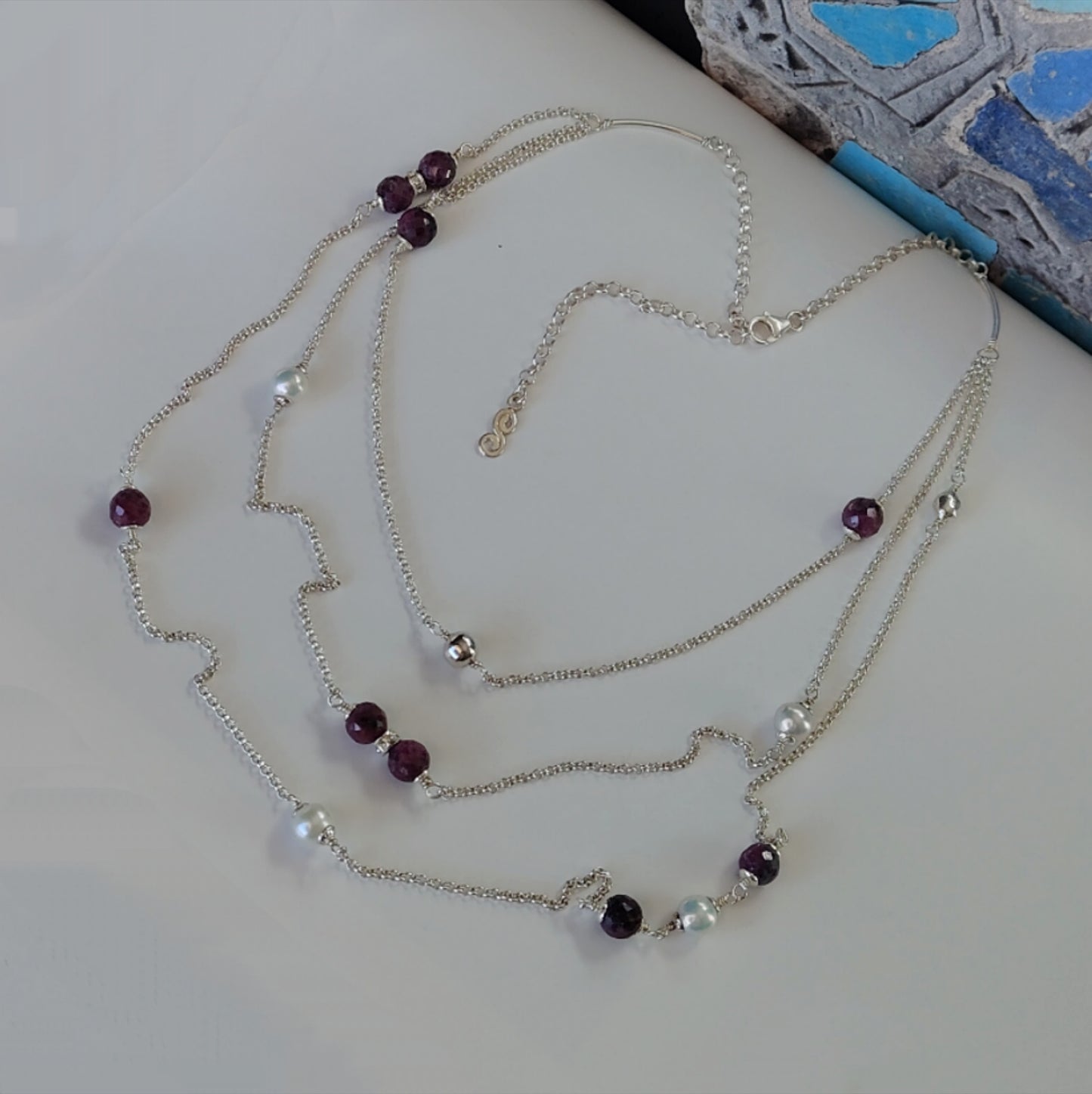 ST21  - Collana tre fili con rubini e perle