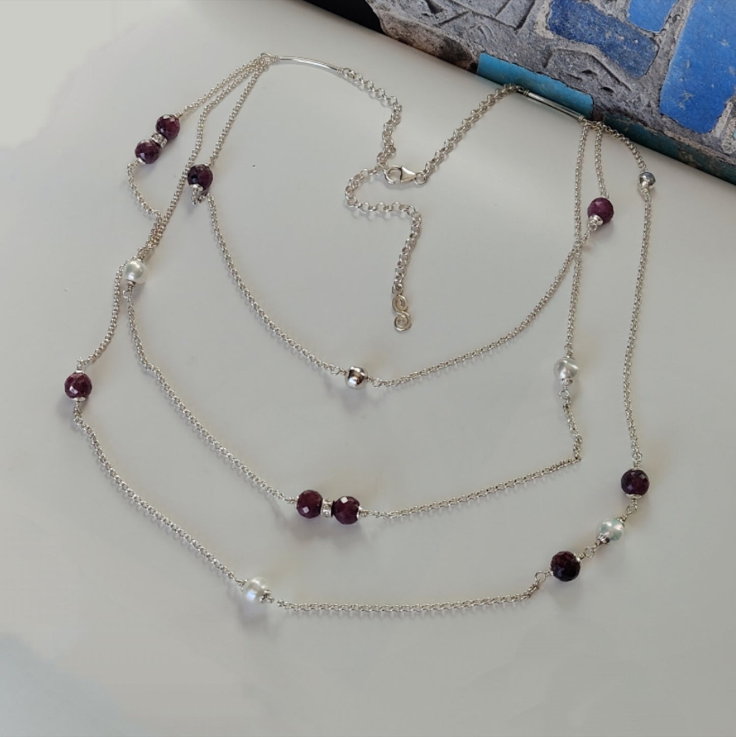 ST21  - Collana tre fili con rubini e perle