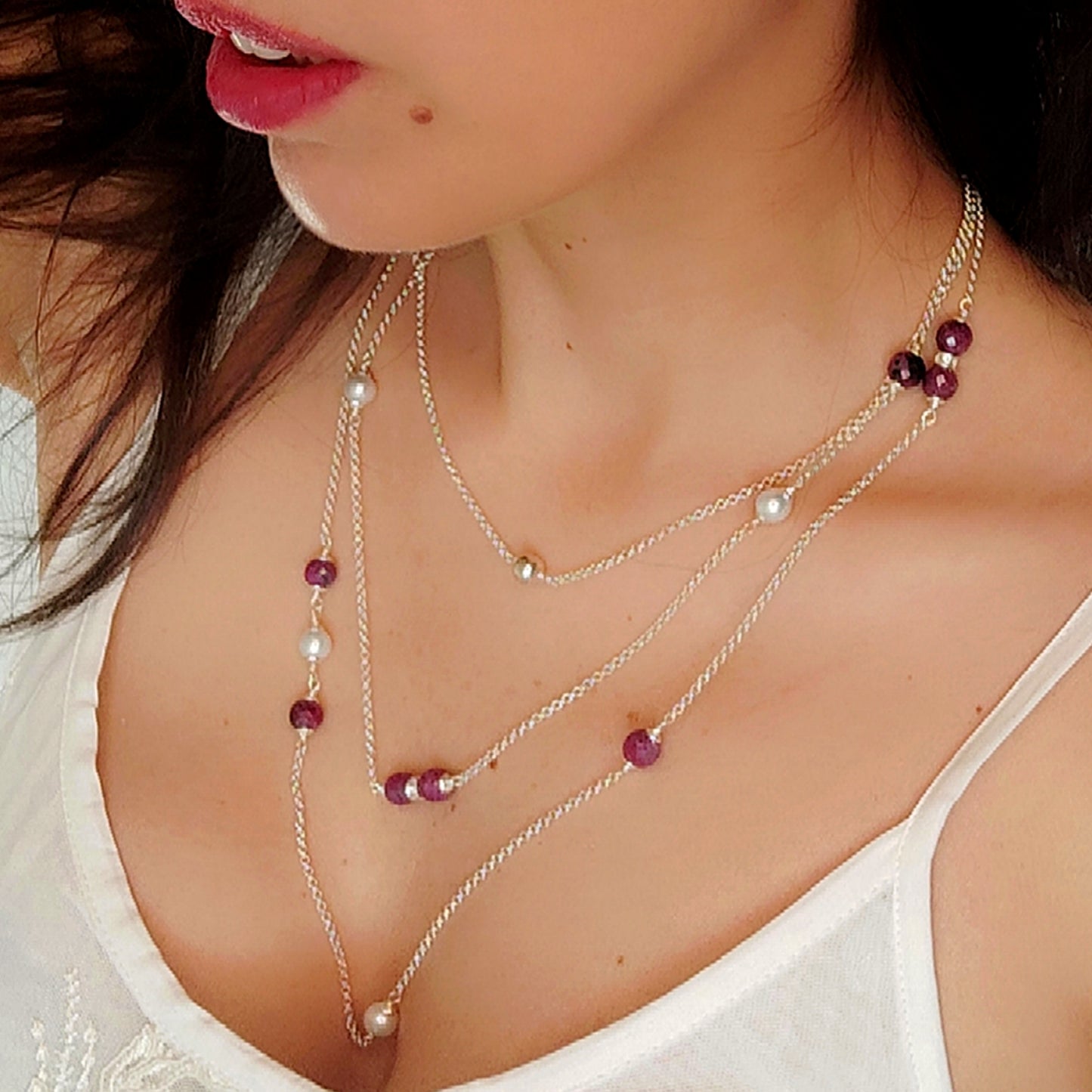 ST21  - Collana tre fili con rubini e perle