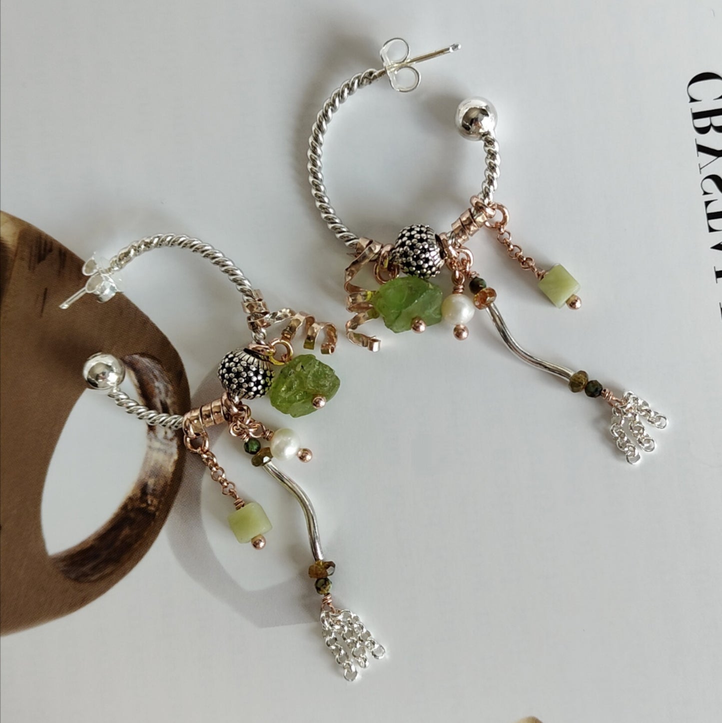 ST13 - Orecchini a cerchio in argento e peridoto