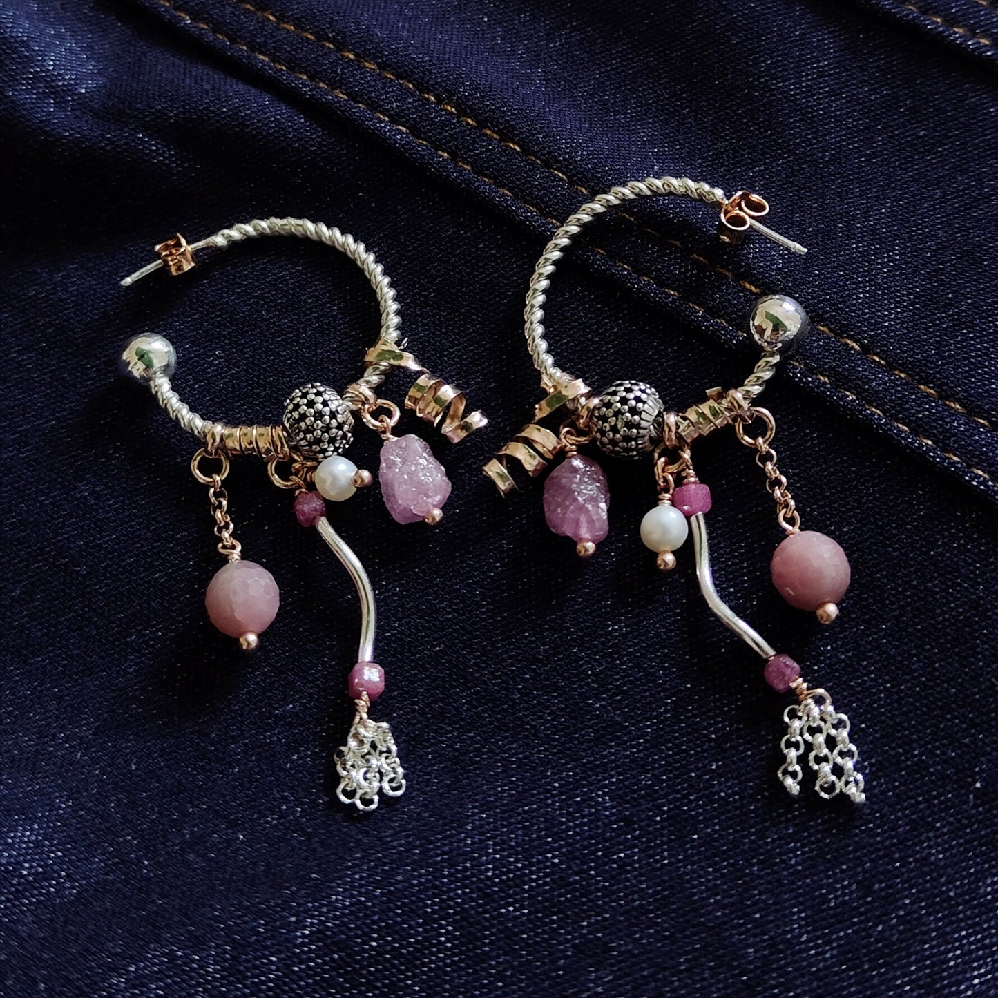 ST5 - Orecchini a cerchio in argento e rubini grezzi