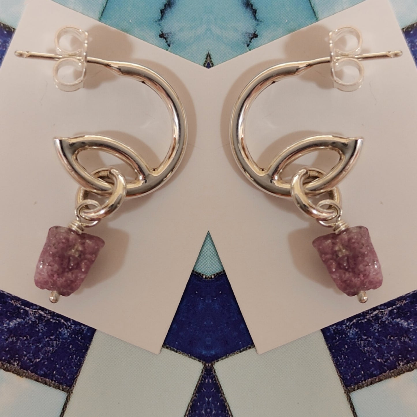 ST10 - Orecchini in argento con rubini grezzi