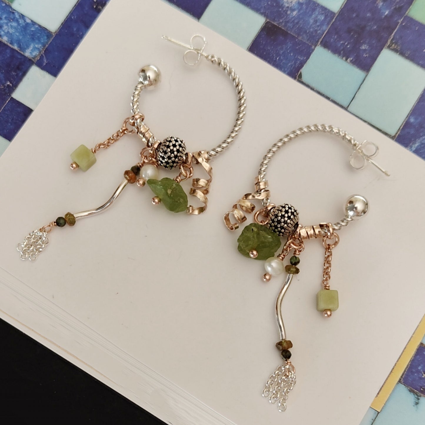 ST13 - Orecchini a cerchio in argento e peridoto