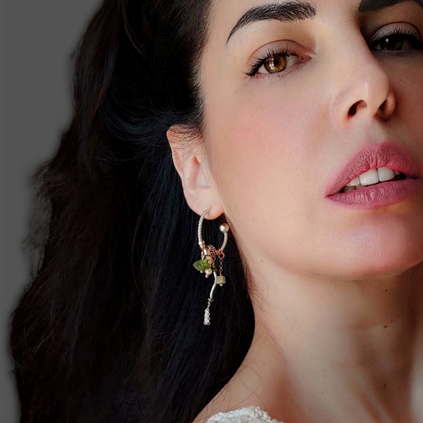 ST13 - Orecchini a cerchio in argento e peridoto