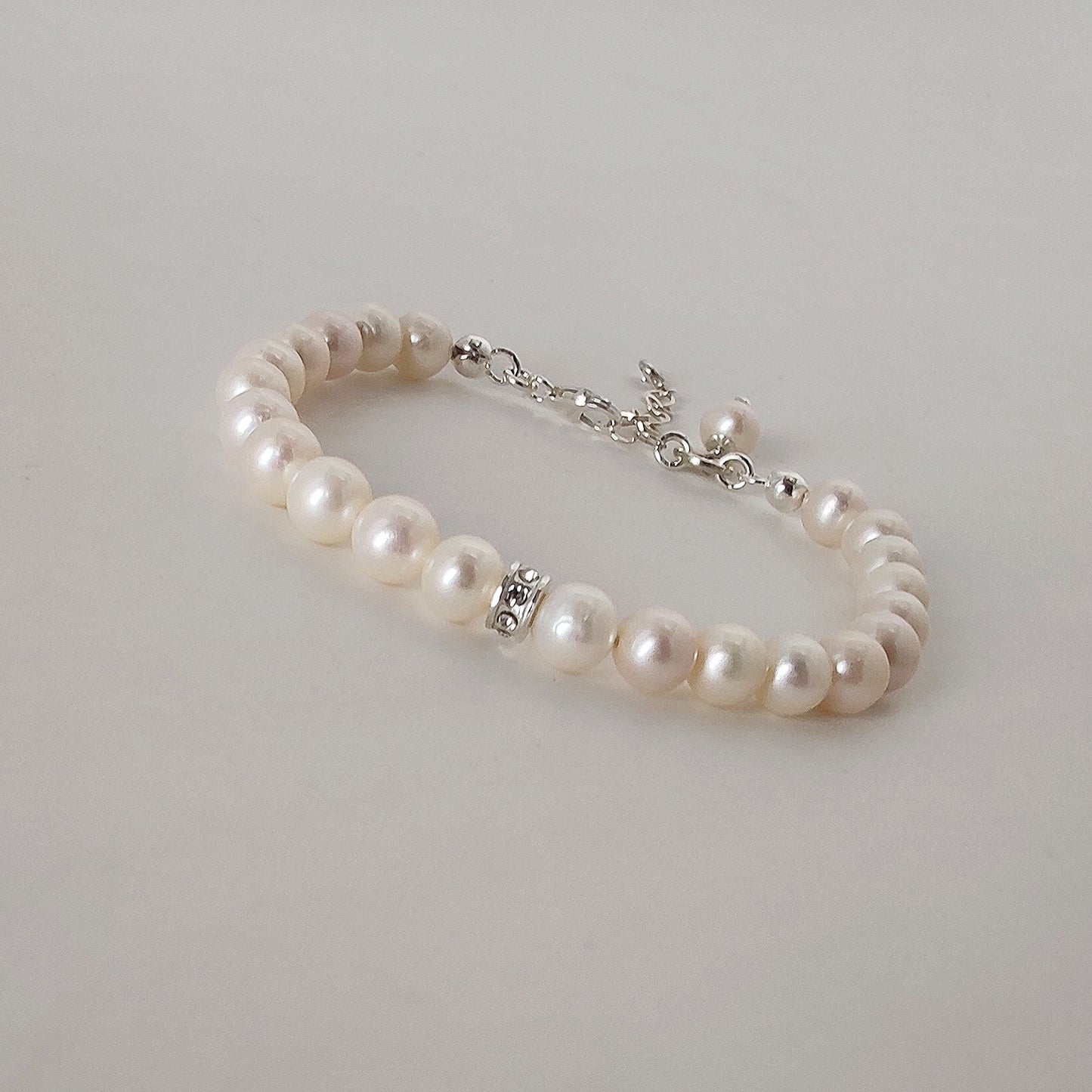 ST005 Pulsera de plata con perlas de agua dulce y circonitas