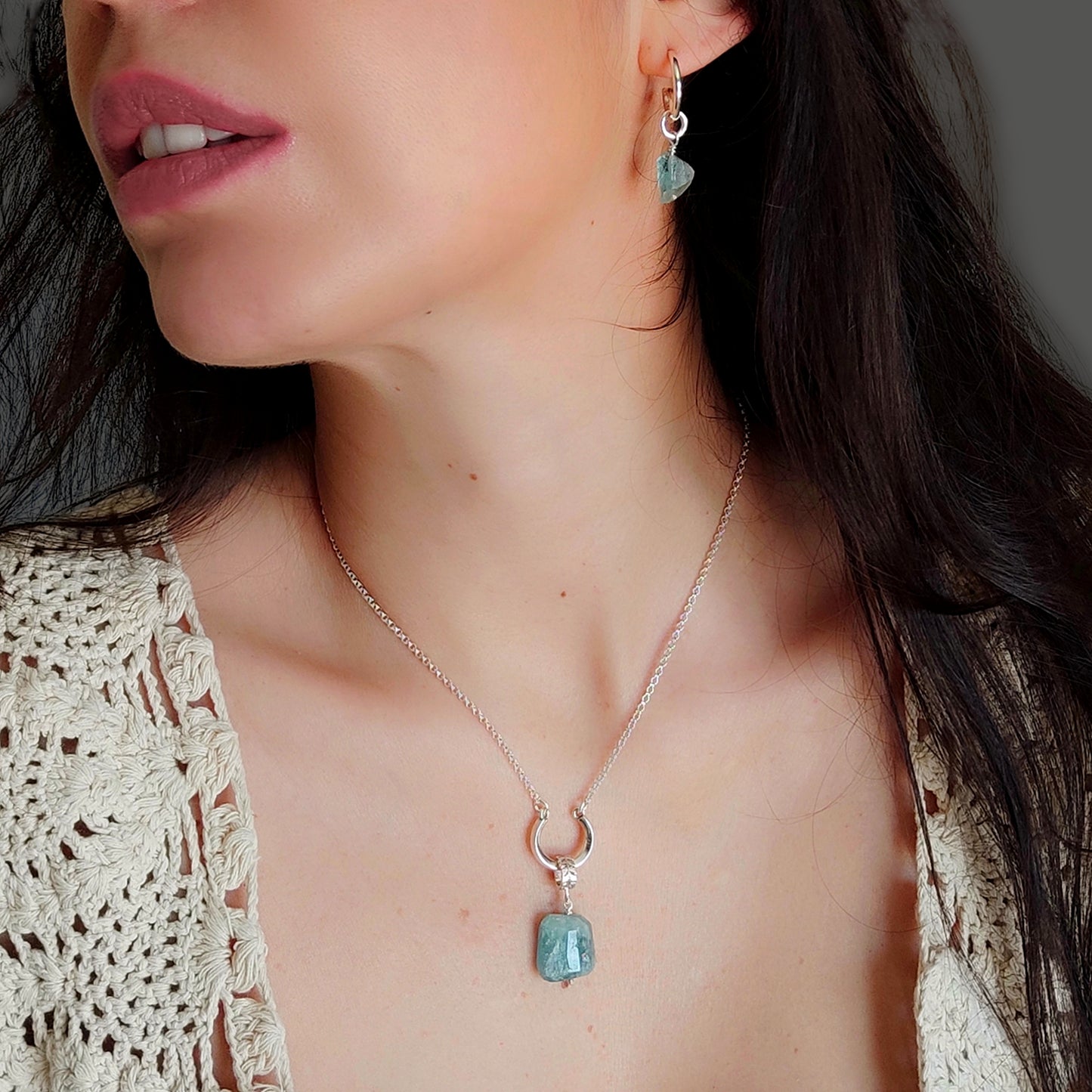 ST2 - Collana in argento con ciondolo in acquamarina grezza