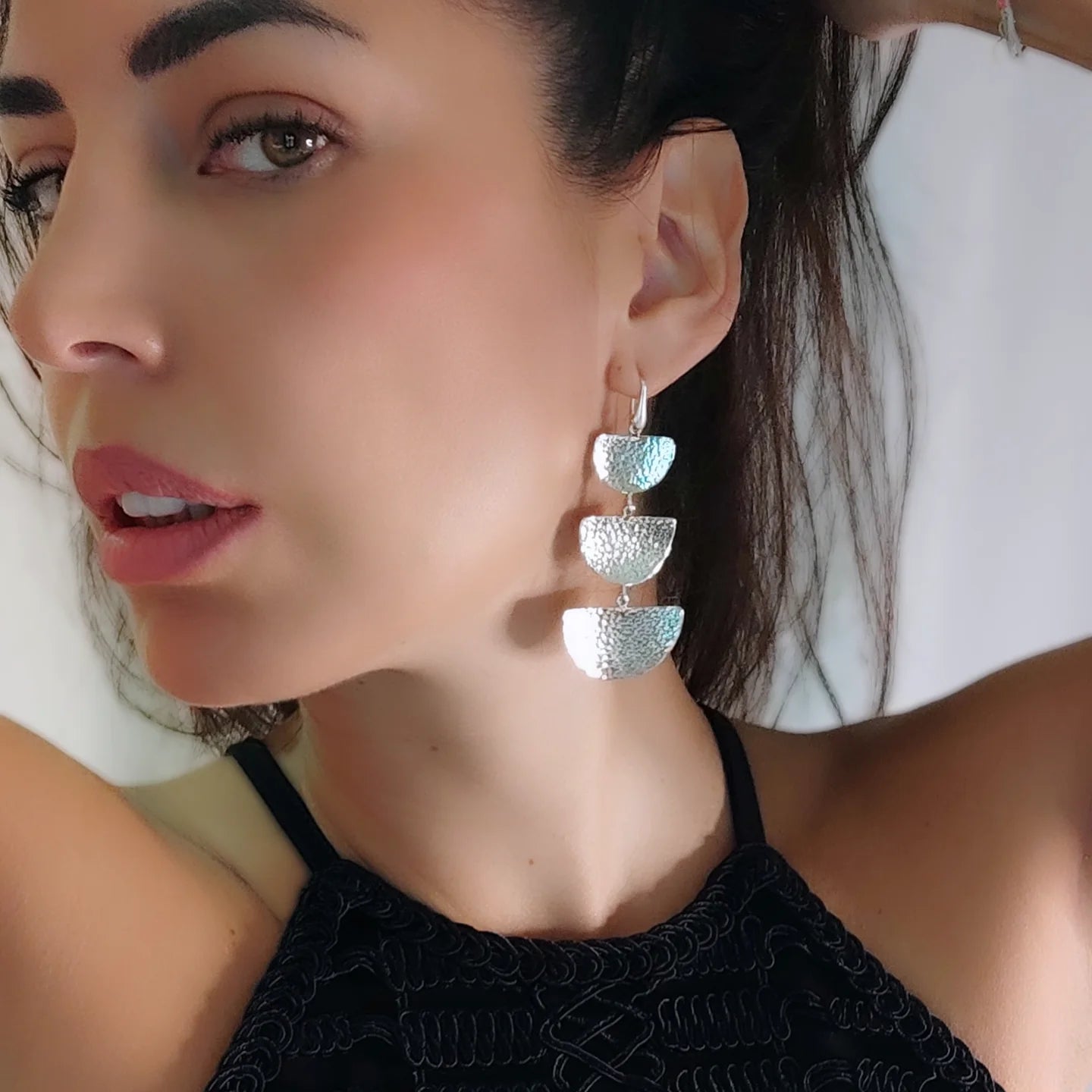 ST1 - Orecchini pendenti in argento martellato 925