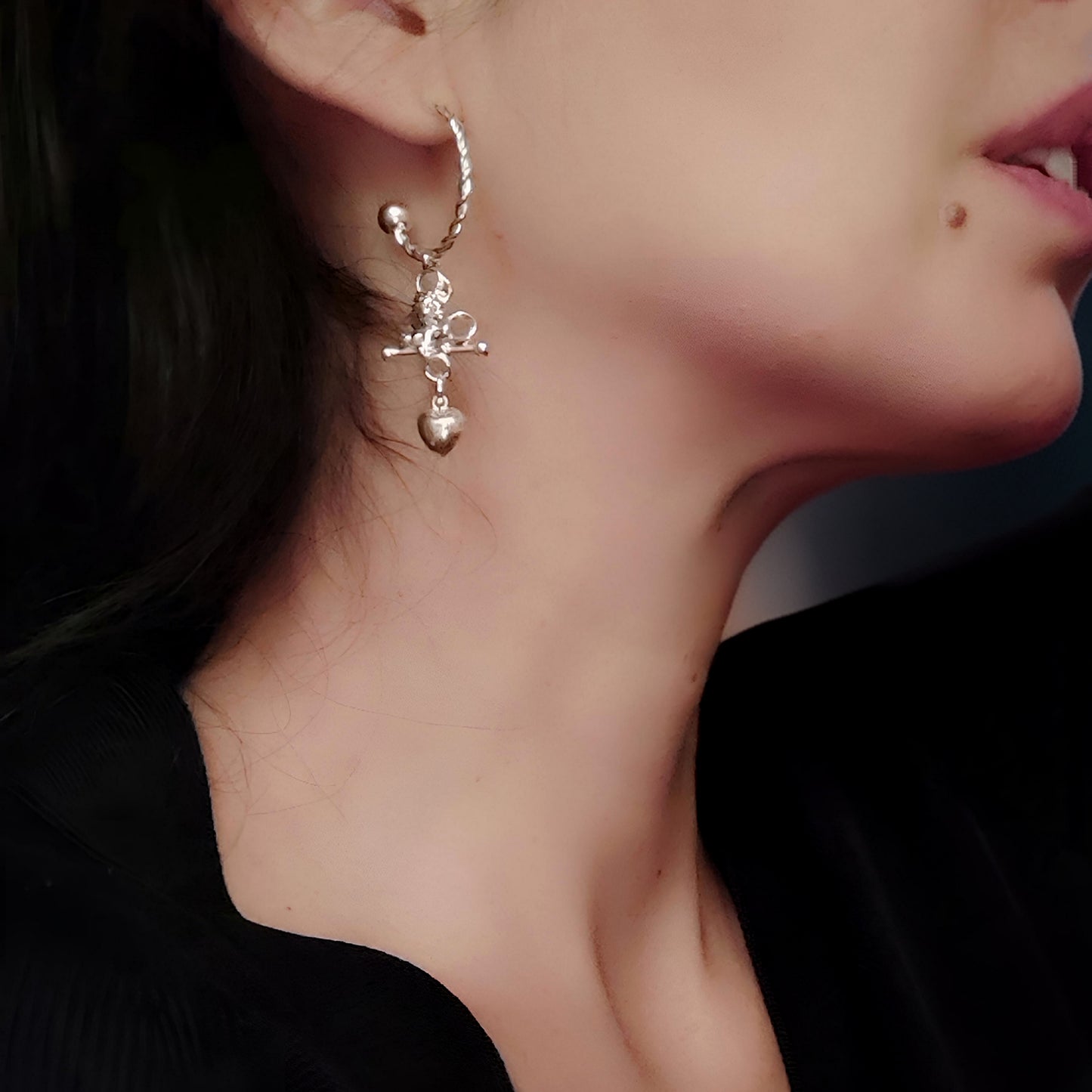 ST03 - Orecchini a cerchio in argento 925 – Cuore e intreccio