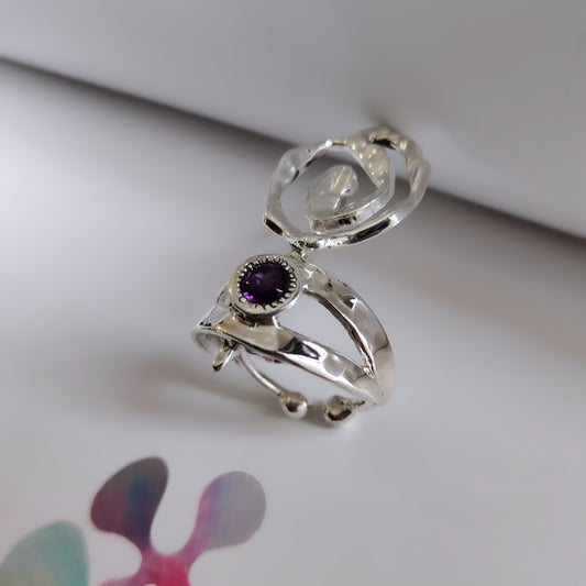ST015 - Anello Spiraliforme in Argento 925 con Ametista – Lavorazione Artigianale e Design Brutalista