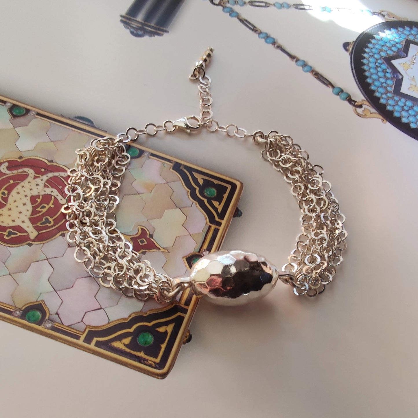 ST53 - Bracciale a maglia interamente in argento con ovale martellato