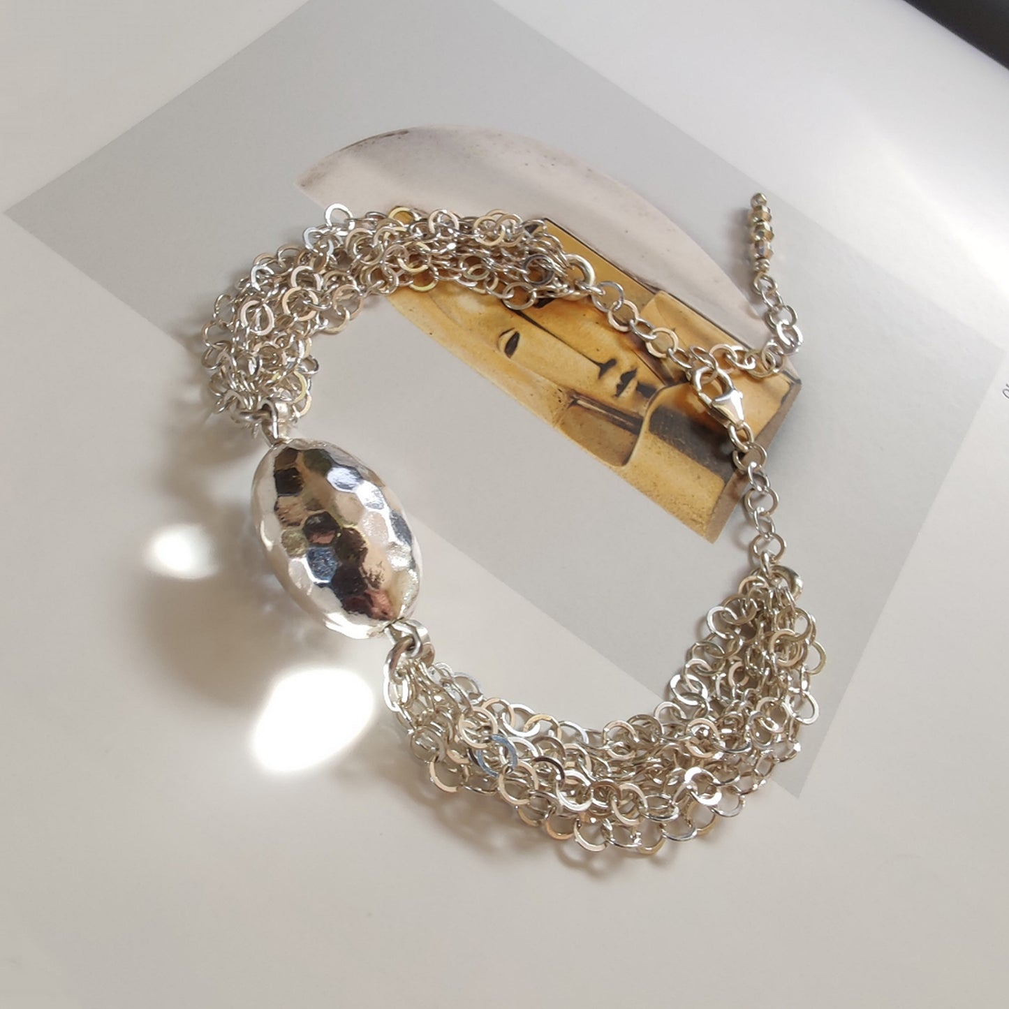 ST53 - Bracciale a maglia interamente in argento con ovale martellato