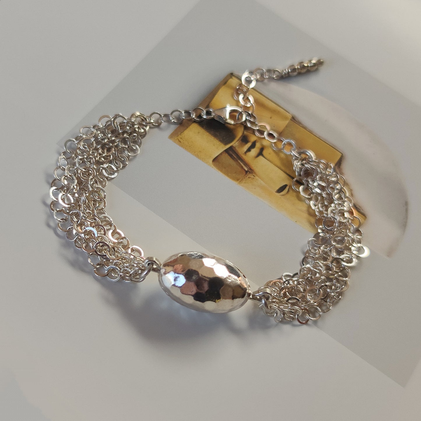 ST53 - Bracciale a maglia interamente in argento con ovale martellato