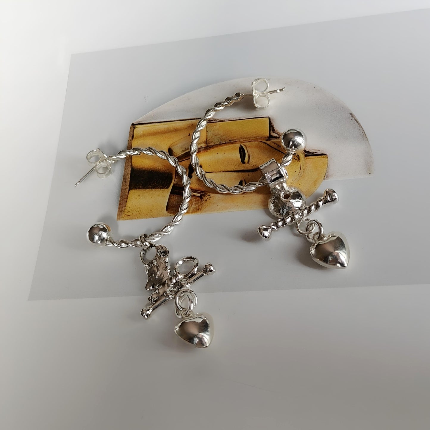 ST03 - Orecchini a cerchio in argento 925 – Cuore e intreccio