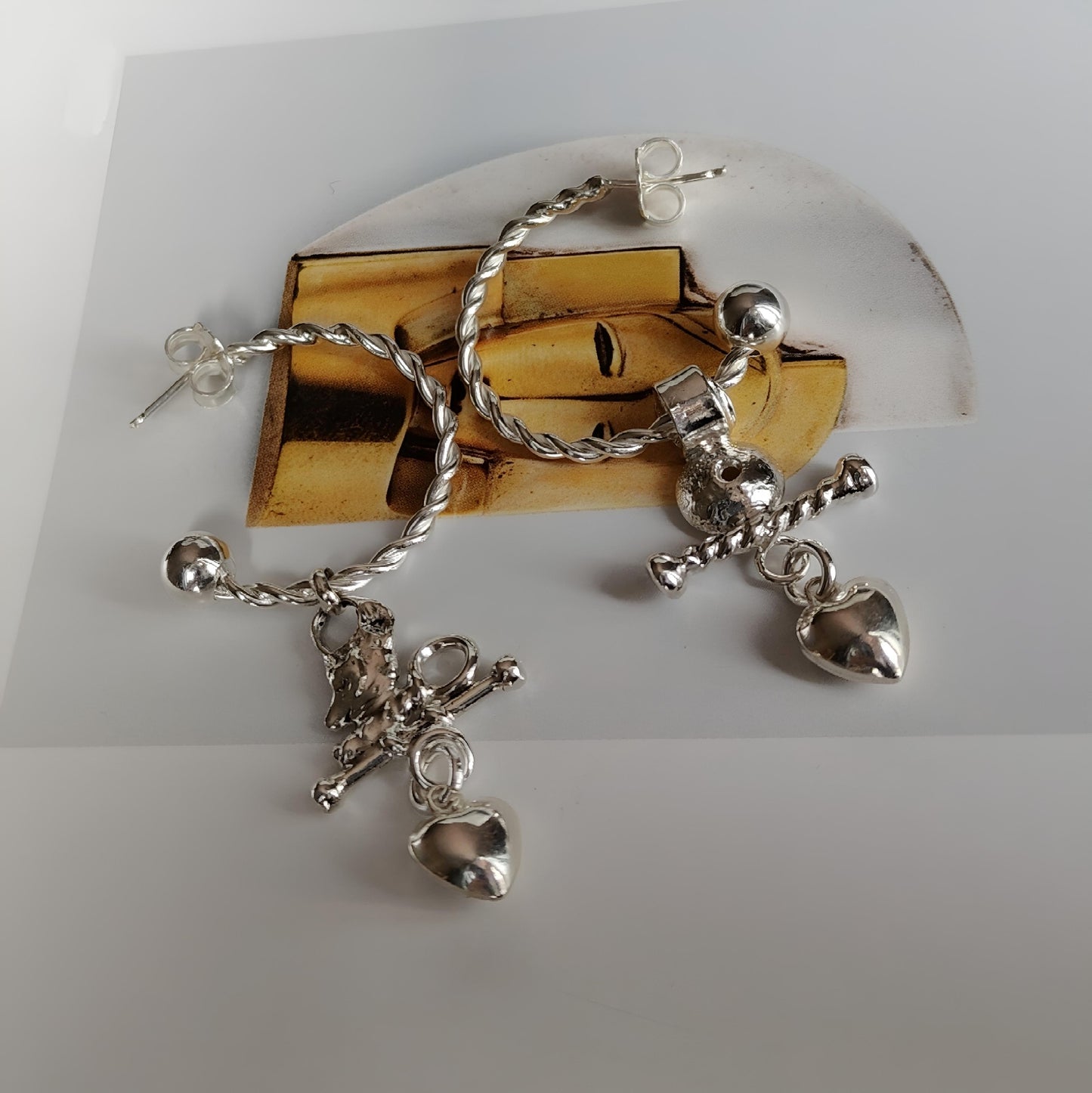 ST03 - Orecchini a cerchio in argento 925 – Cuore e intreccio