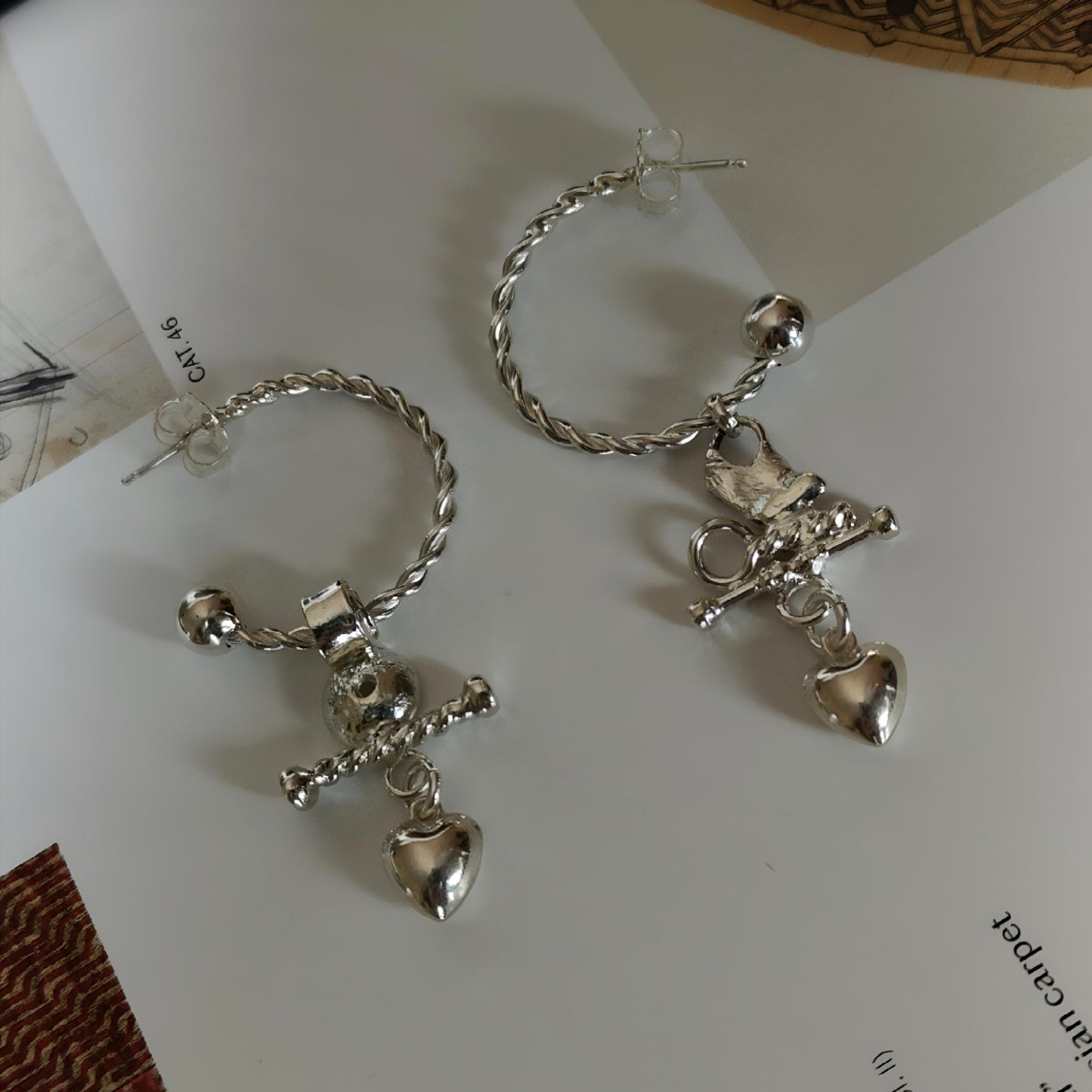 ST03 - Orecchini a cerchio in argento 925 – Cuore e intreccio