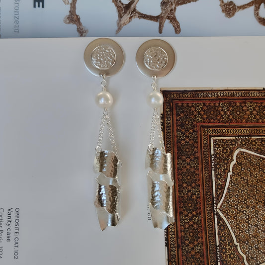 ST69 - Orecchini in argento martellato 925 con perle d'acqua dolce