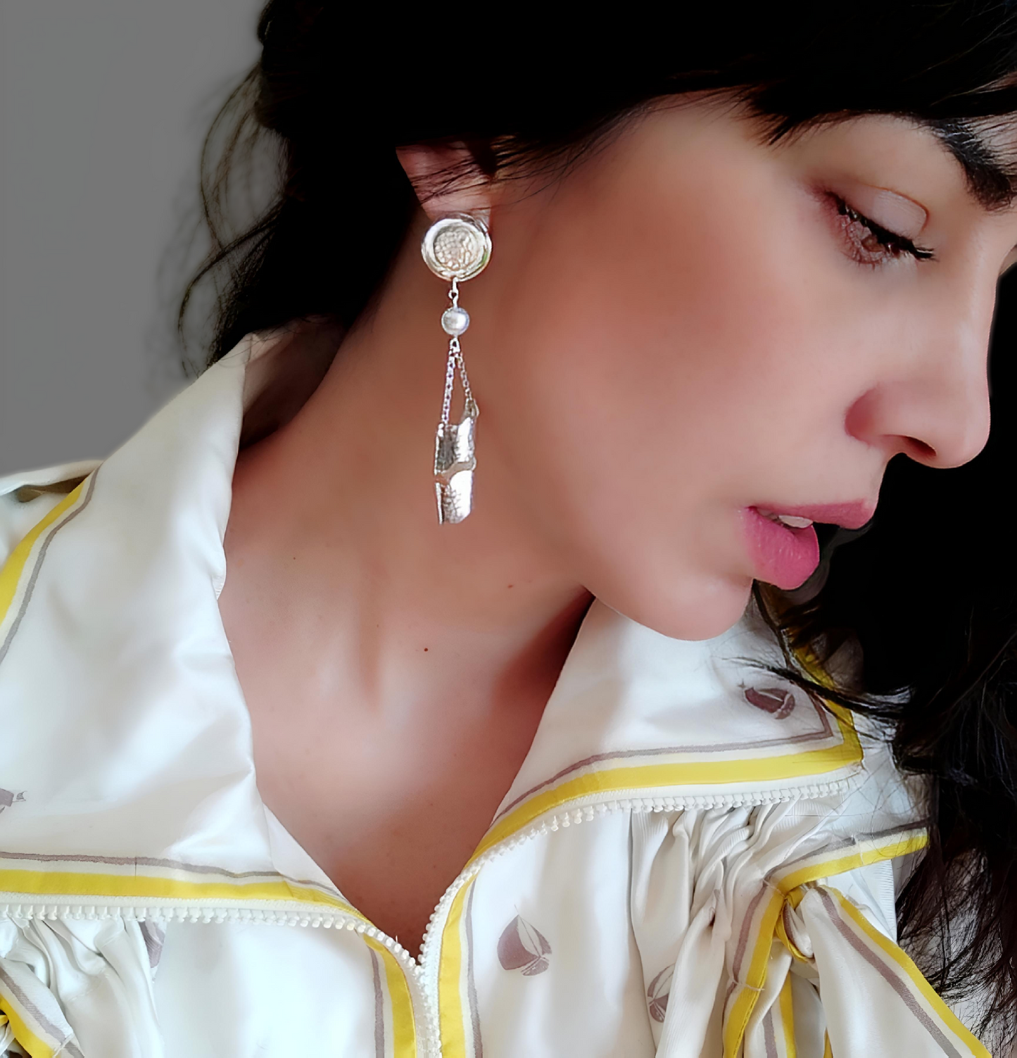 ST69 - Orecchini in argento martellato 925 con perle d'acqua dolce