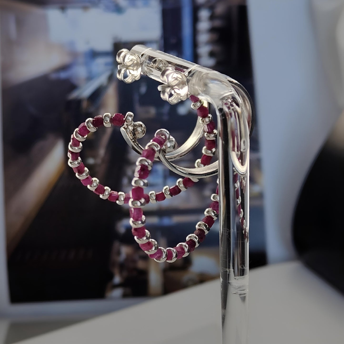 ST05 - Orecchini in argento 925 con rubini sfaccettati